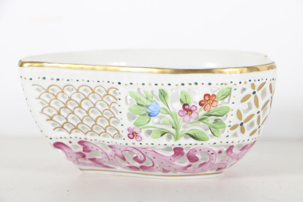 Pair of Herend Pierced "Queen Victoria" Covered Bon Bon Dishes