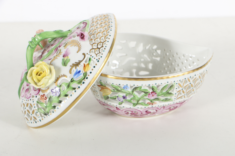 Pair of Herend Pierced "Queen Victoria" Covered Bon Bon Dishes