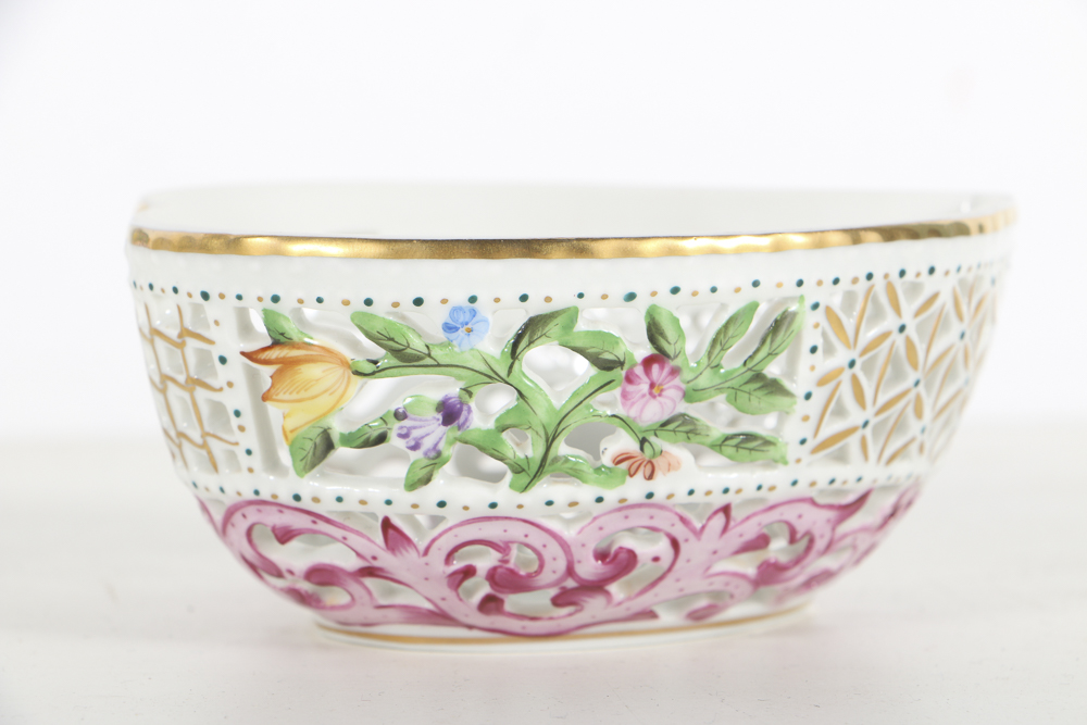 Pair of Herend Pierced "Queen Victoria" Covered Bon Bon Dishes