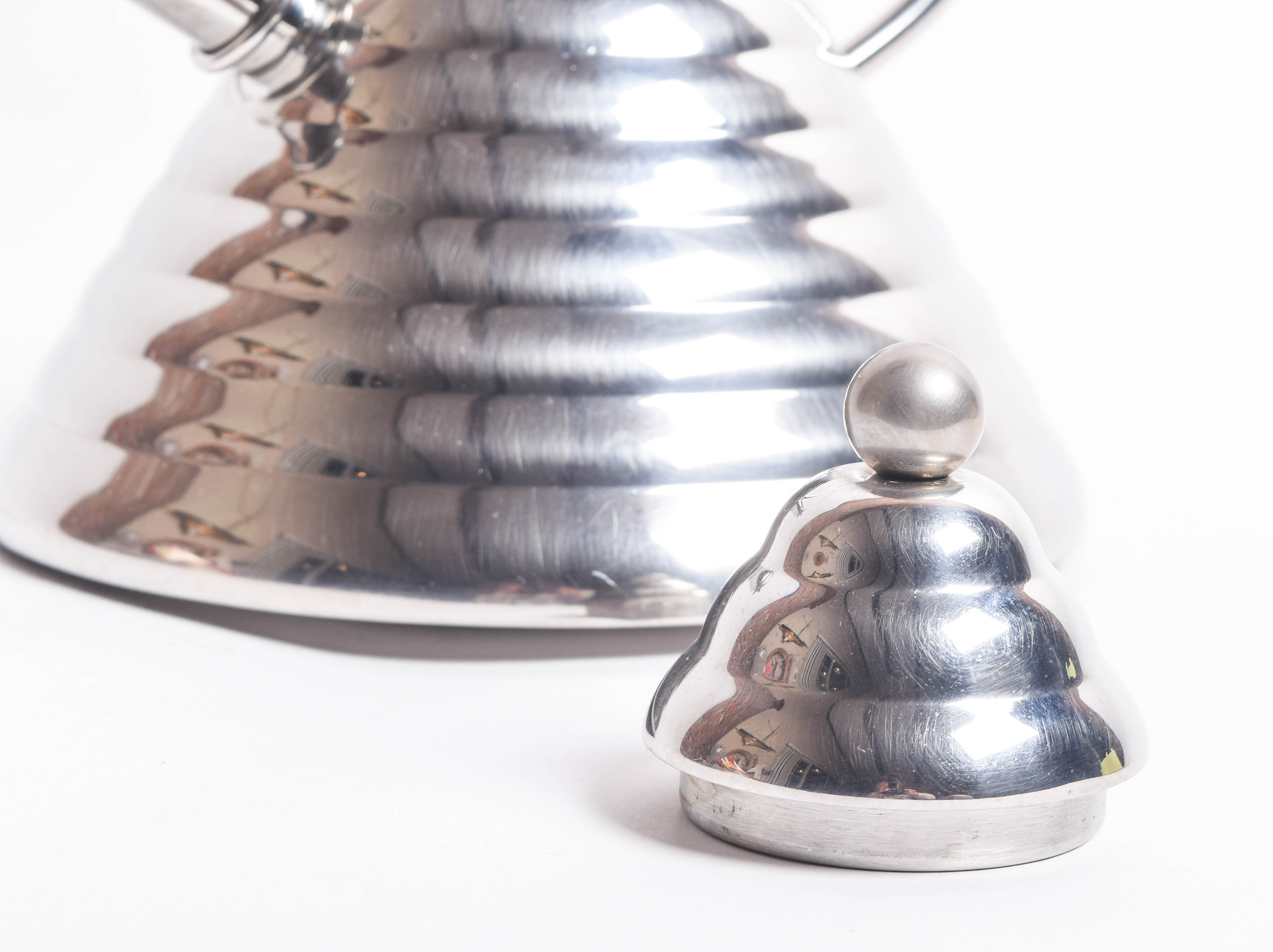 Villeroy & Boch "The Vert" and Stella Collection Stainless Pyramid Teapots