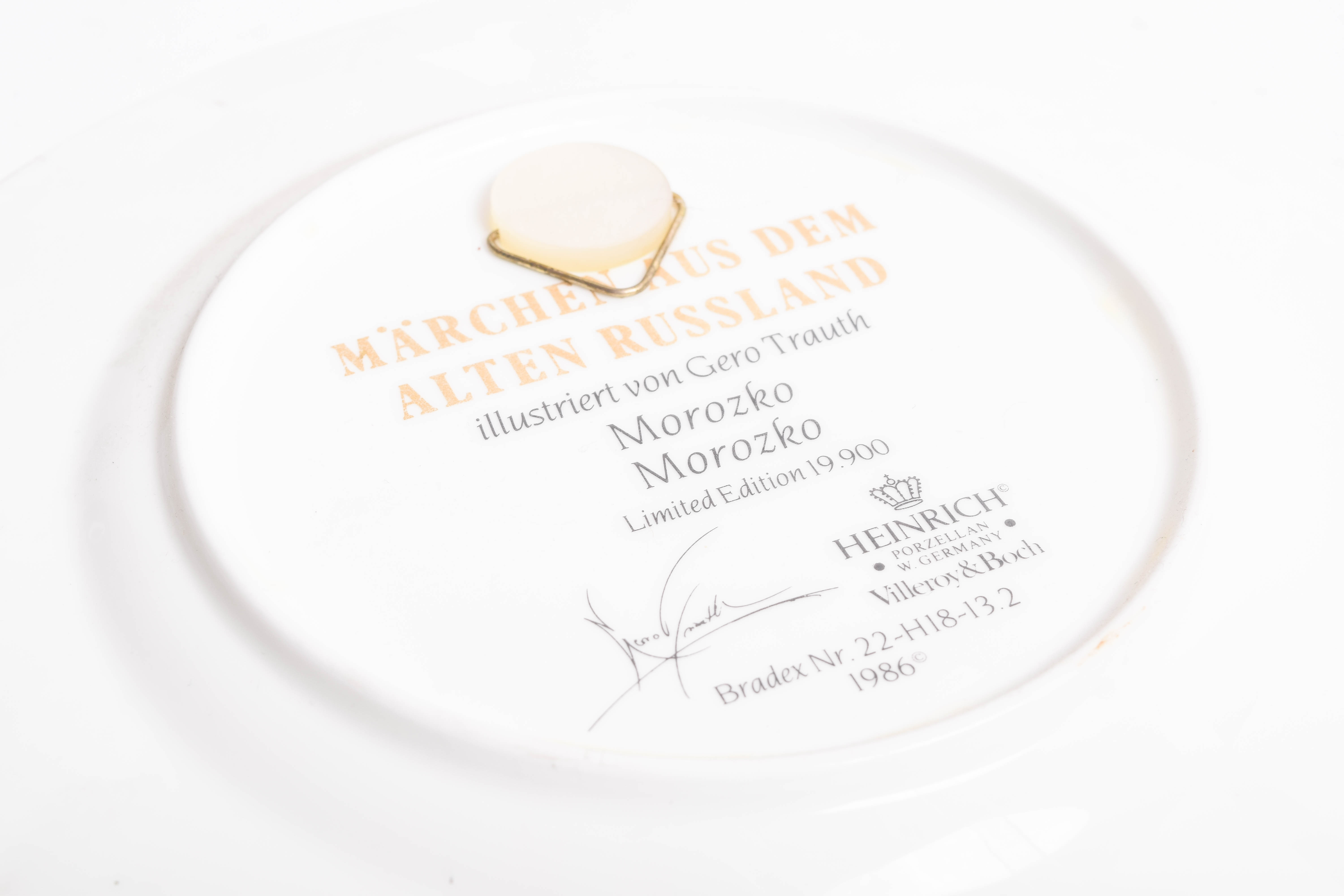 Pair of Marchen Aus Dem Alten Russland Limited Edition Porcelain Plates