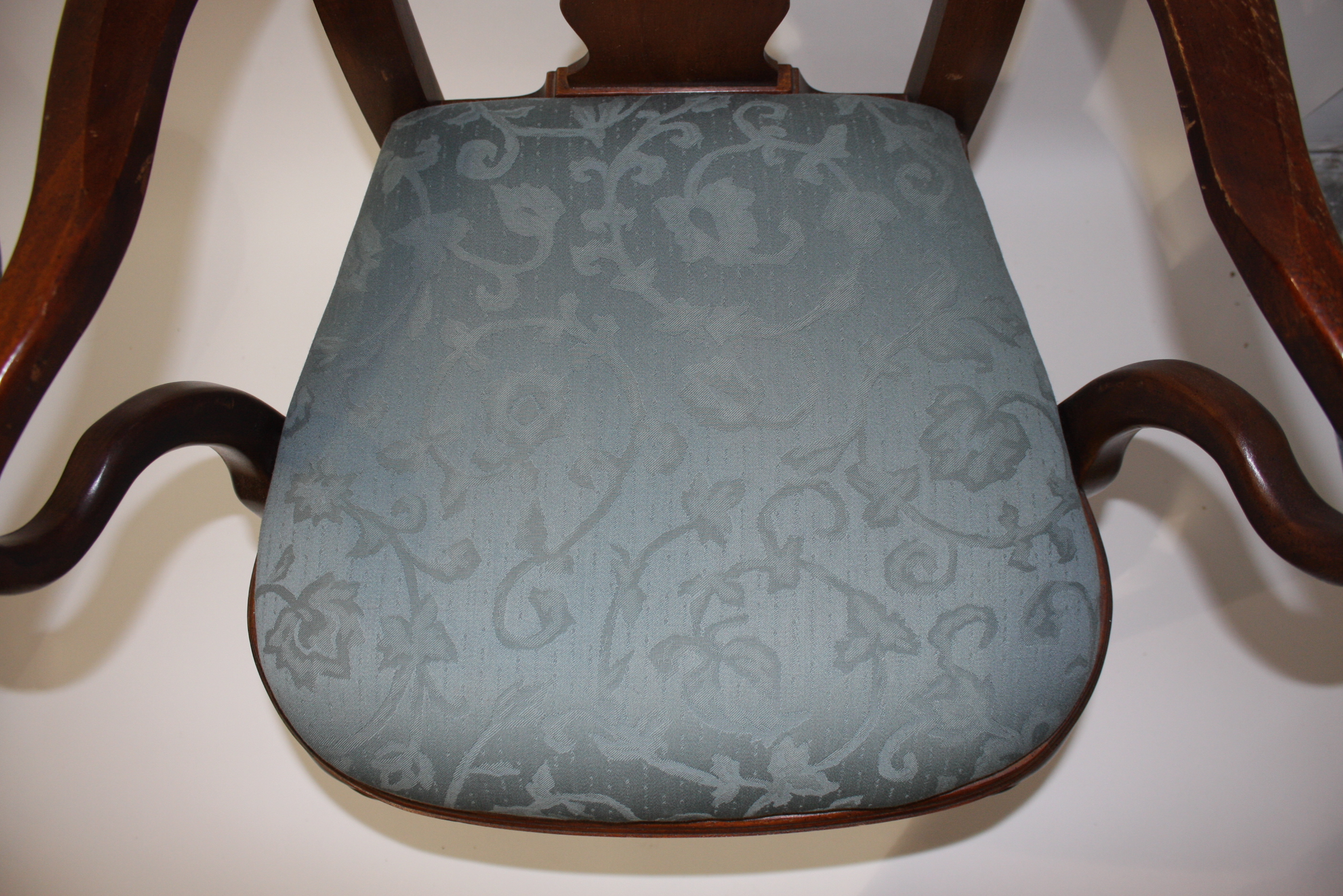 A Queen Anne style mahogany dining chair