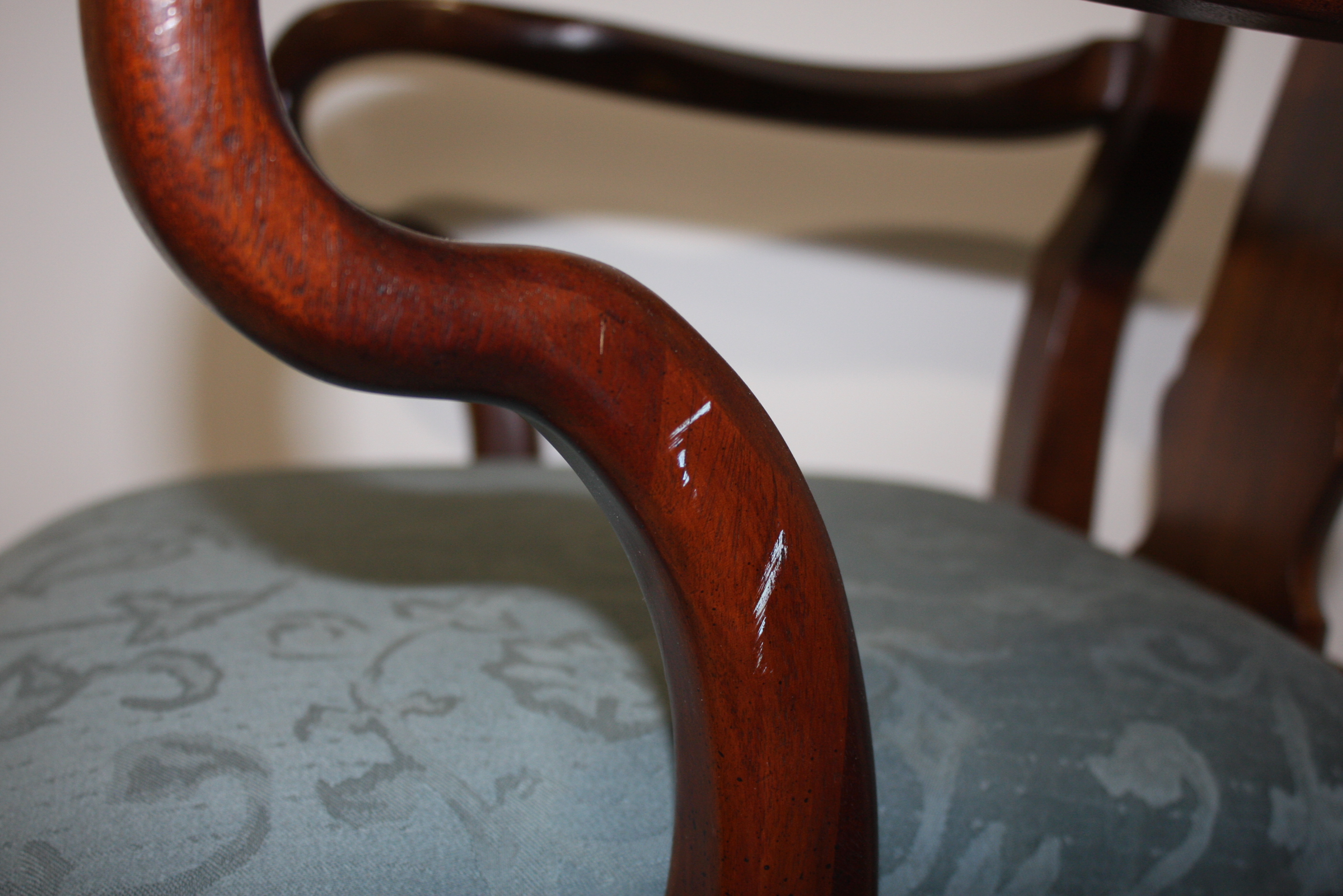 A Queen Anne style mahogany dining chair