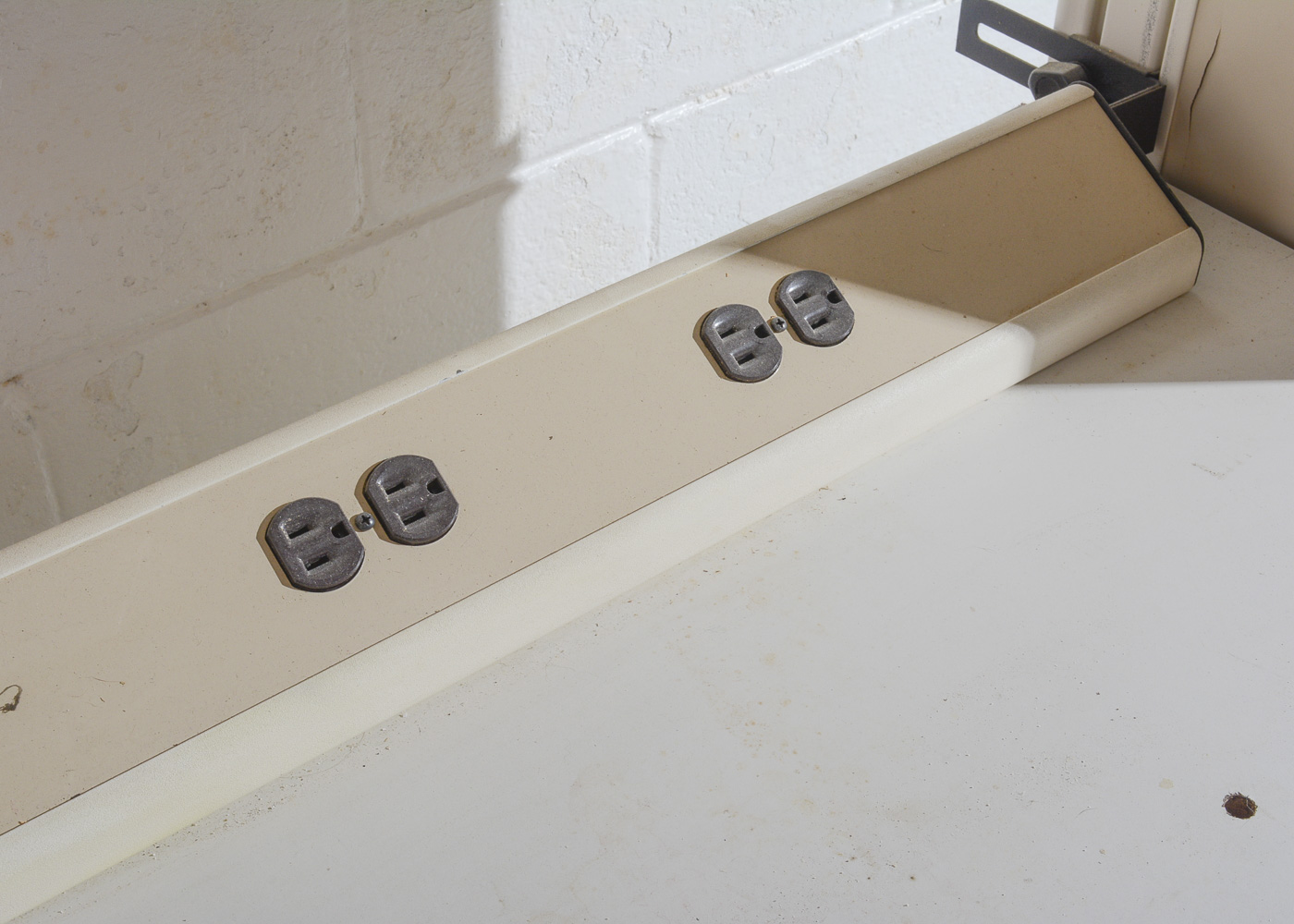 Isles Industrial Metal Workbench