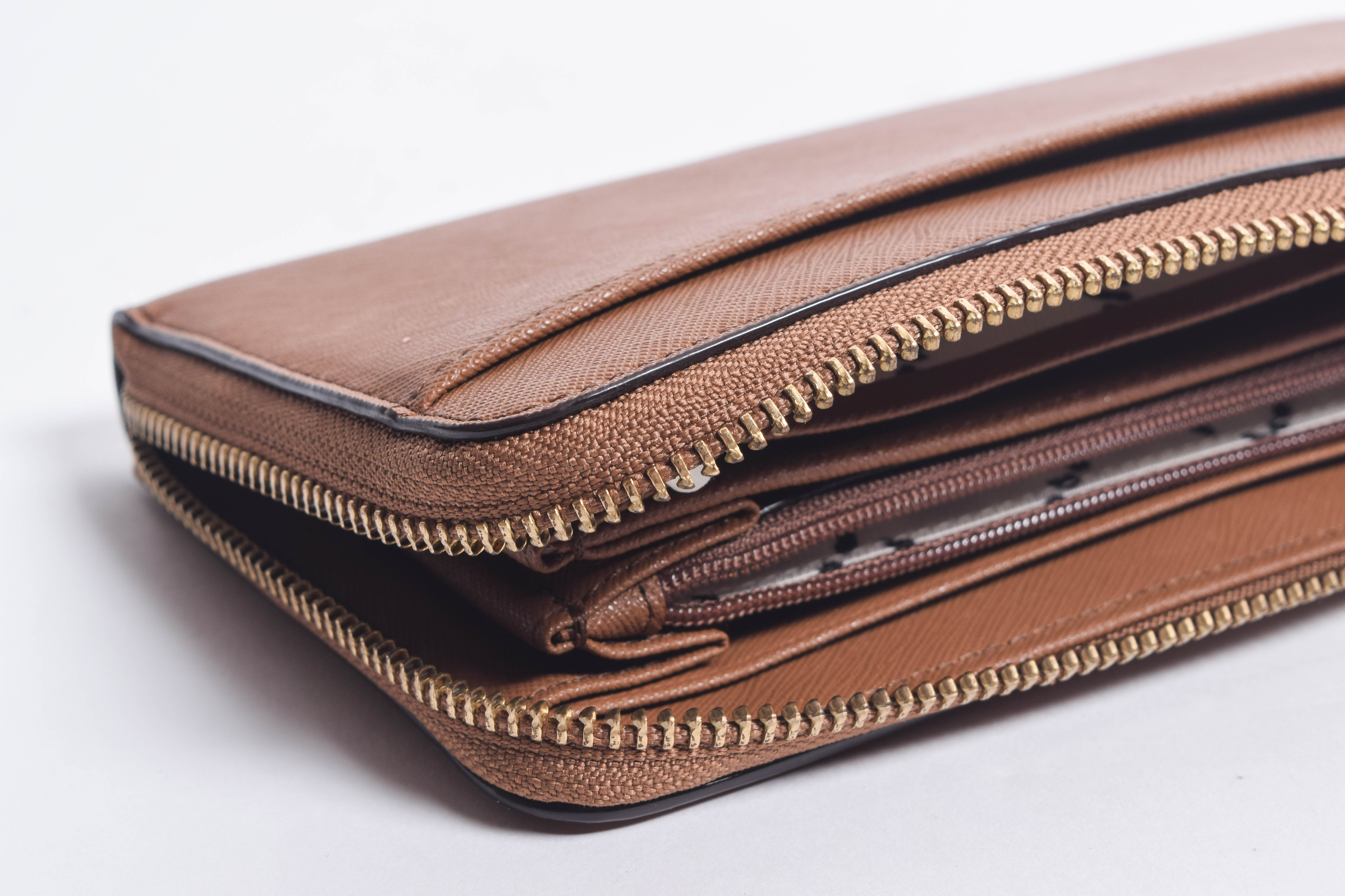 Kate Spade New York Brown Leather Zip Around Clutch Wallet