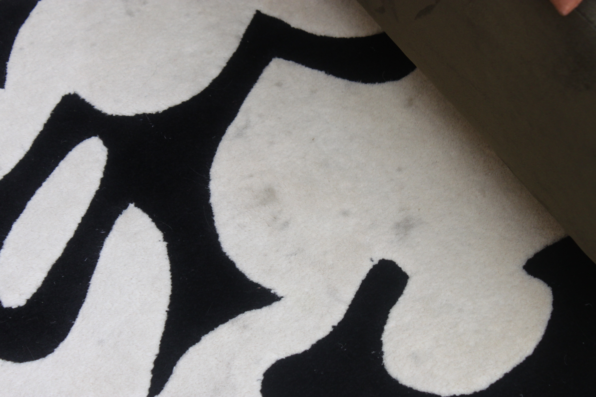 Machine-Made Contemporary Area Rug