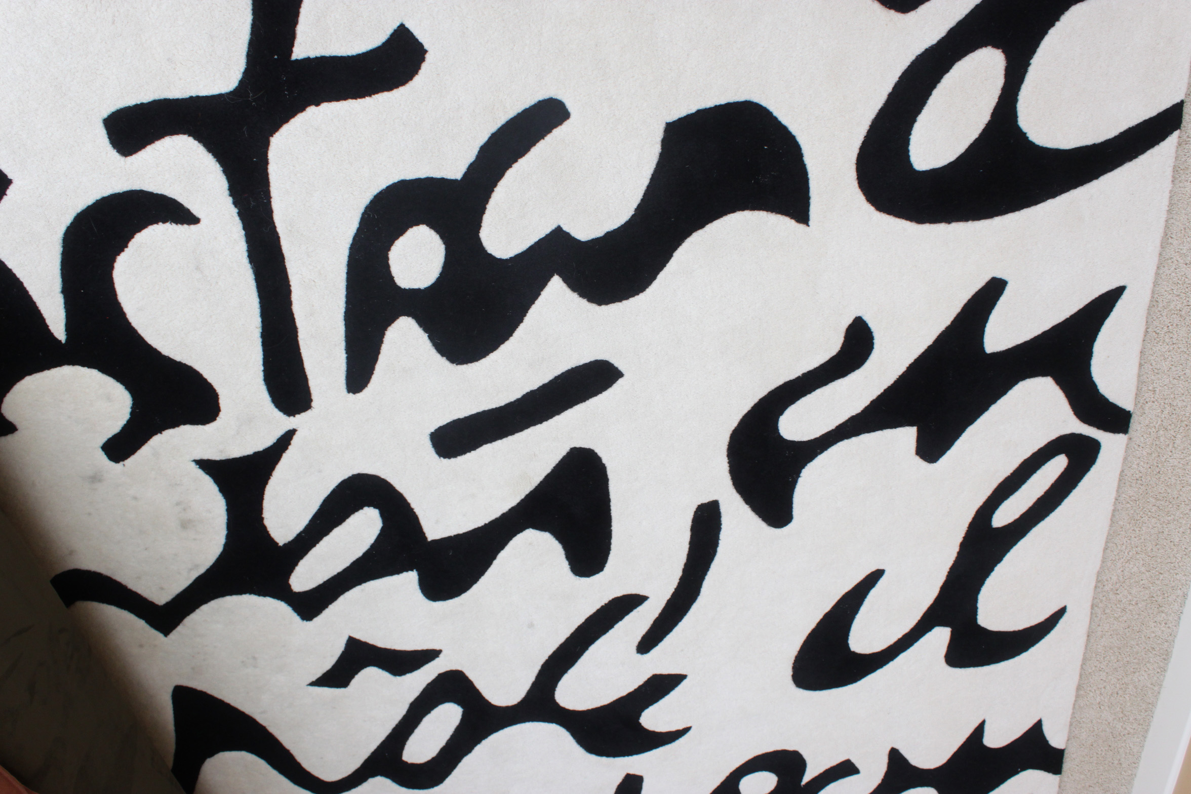 Machine-Made Contemporary Area Rug