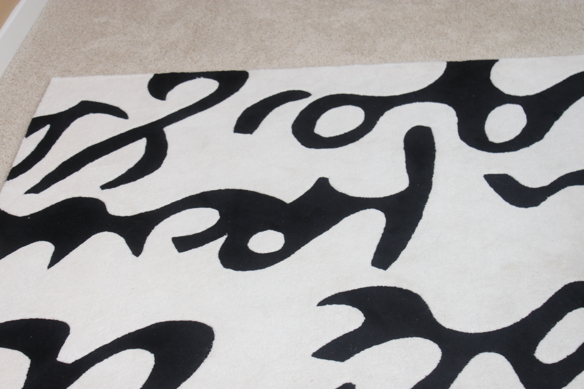 Machine-Made Contemporary Area Rug