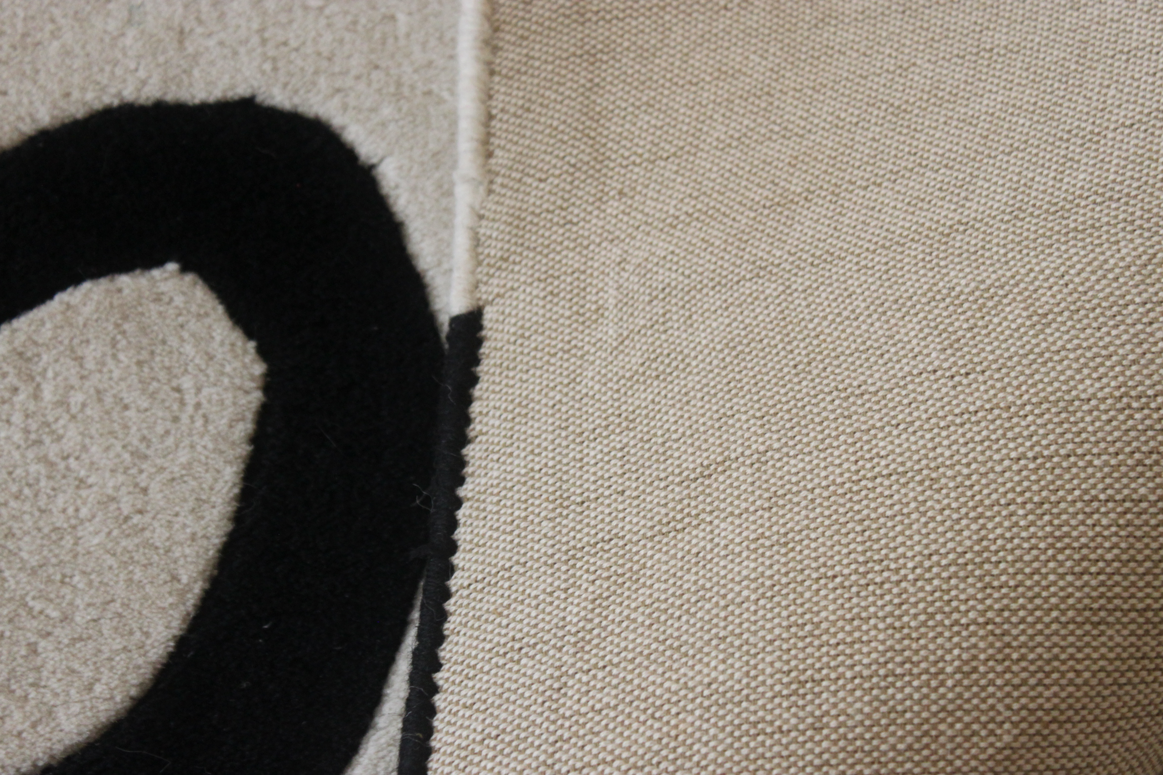 Machine-Made Contemporary Area Rug