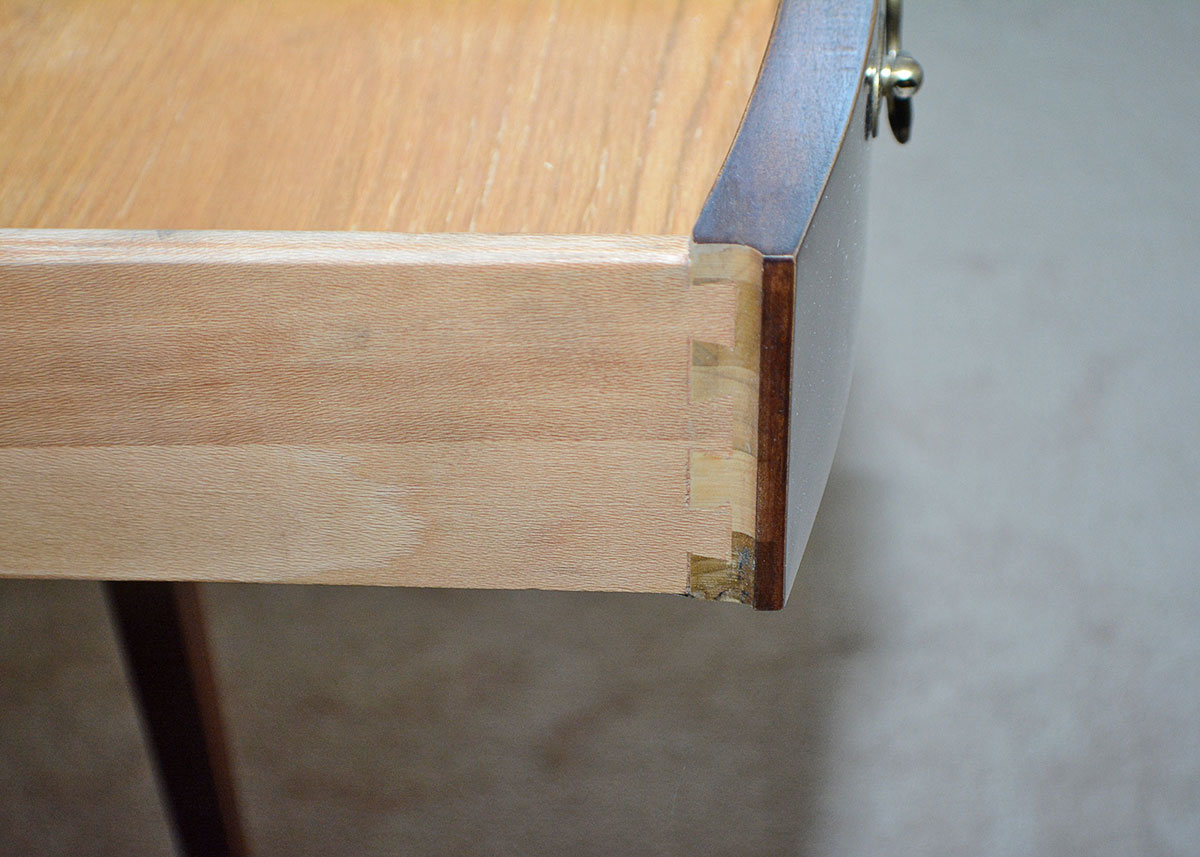 Hepplewhite Style "American Masterpiece Collection" Pembroke Table by Hickory