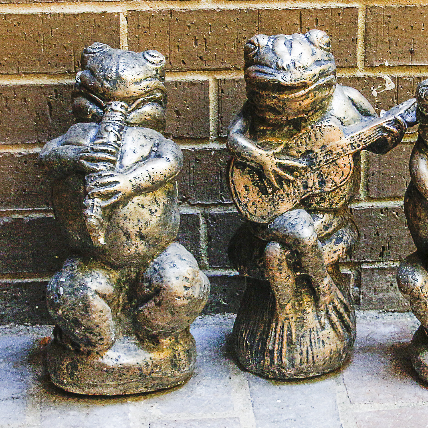 Plaster Frog Band Garden Décor