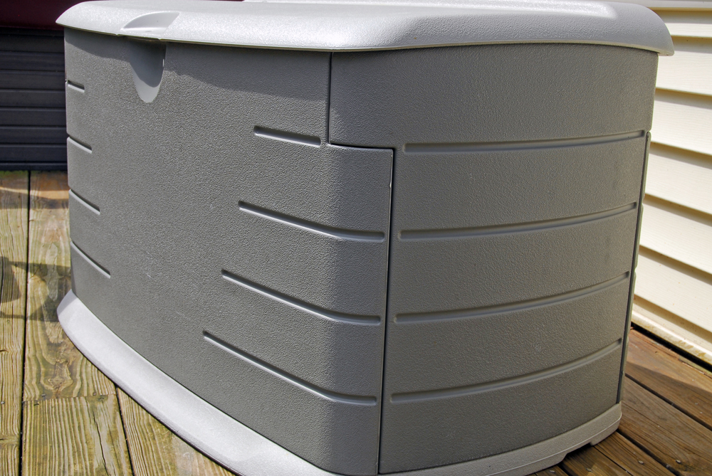 Rubbermaid Storage Chest