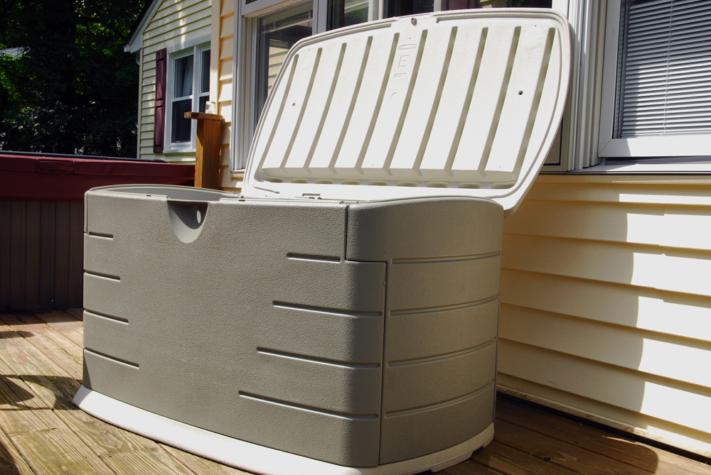 Rubbermaid Storage Chest