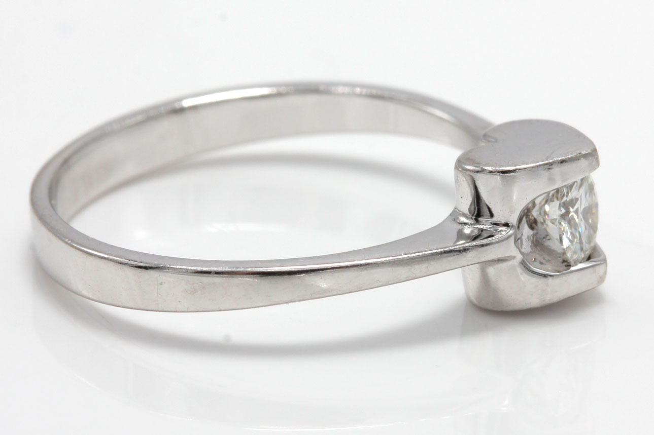 18K White Gold Diamond Heart Ring