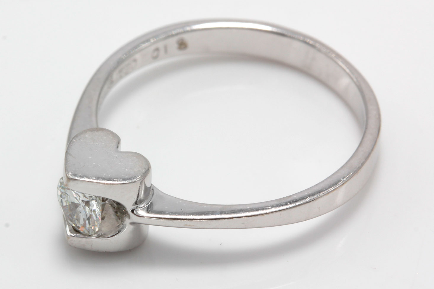 18K White Gold Diamond Heart Ring