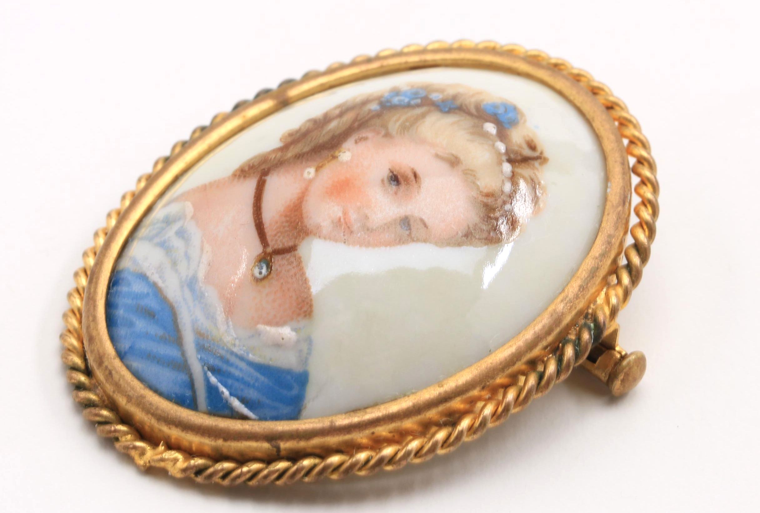 14K Yellow Gold Plated Porcelain Brooch