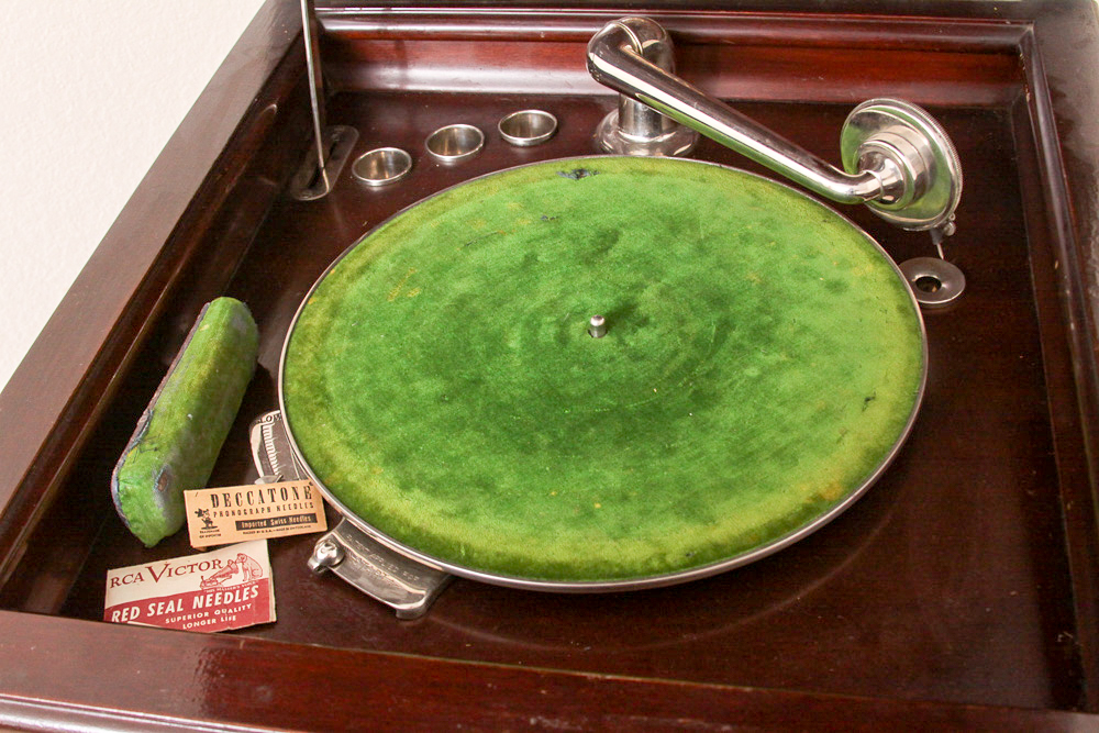 Vintage Columbia Grafonola Phonograph Cabinet and Vintage Records