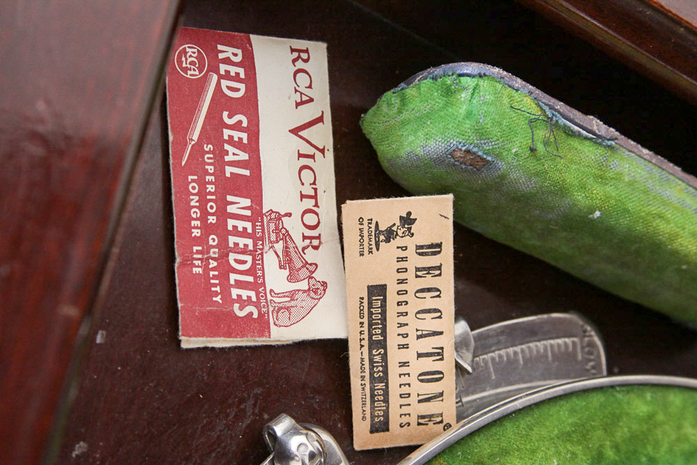 Vintage Columbia Grafonola Phonograph Cabinet and Vintage Records