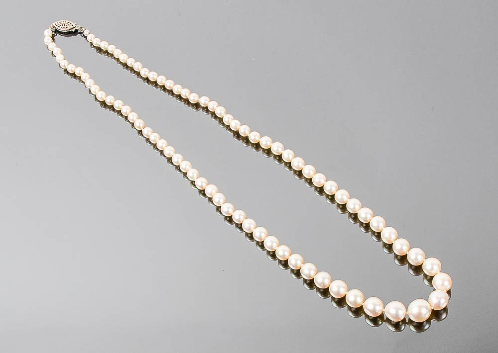 Vintage Graduated Freshwater Pearl Necklace with Sterling Silver Clasp
