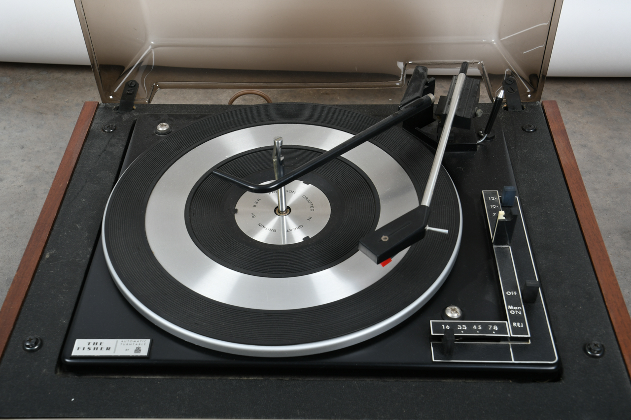 Fisher Turntable and Speakers