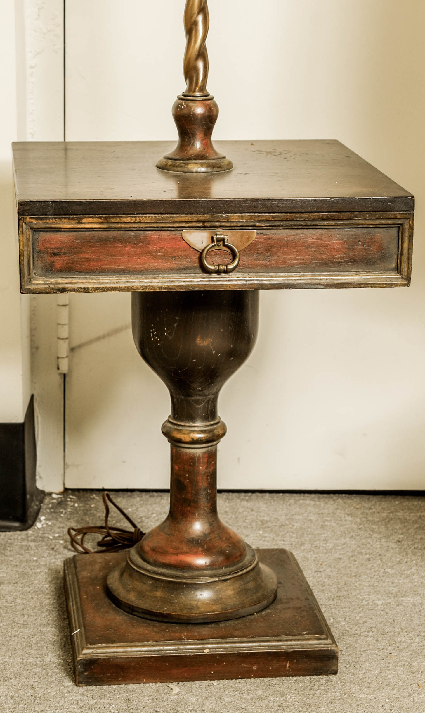 Coordinating Table Lamp and Lamp Table