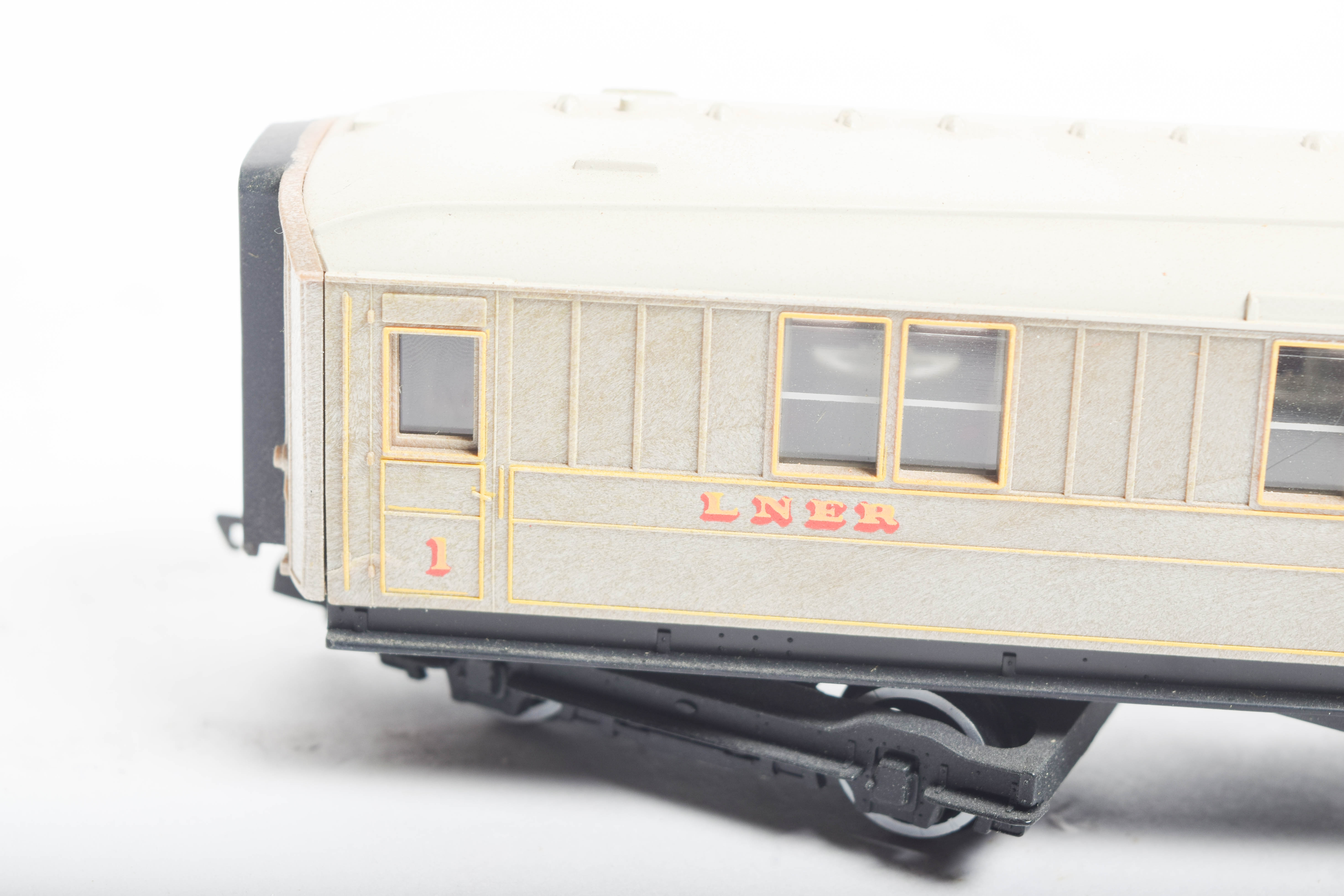 LNER by Hornby OO Scale Passenger Car Set
