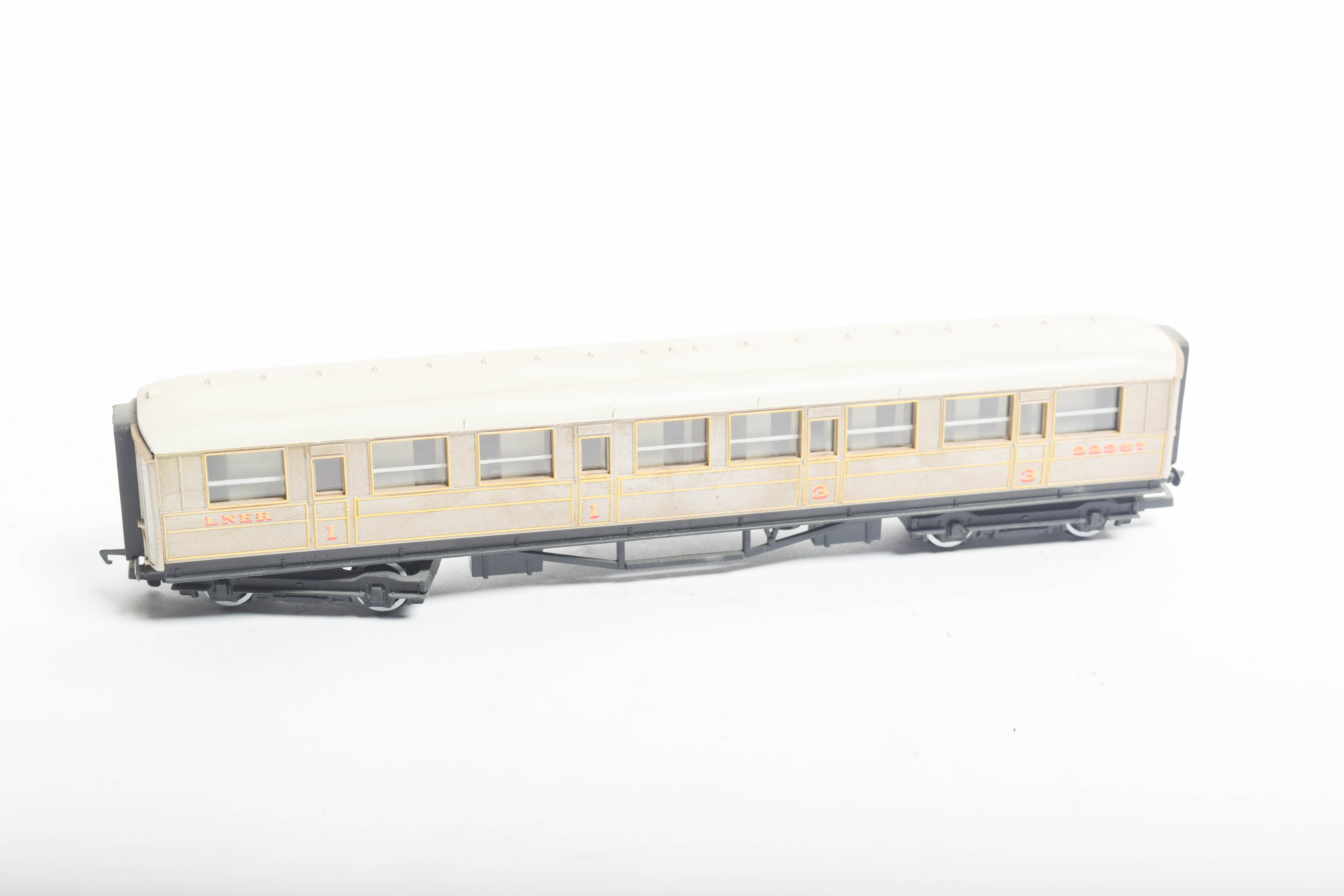 LNER by Hornby OO Scale Passenger Car Set