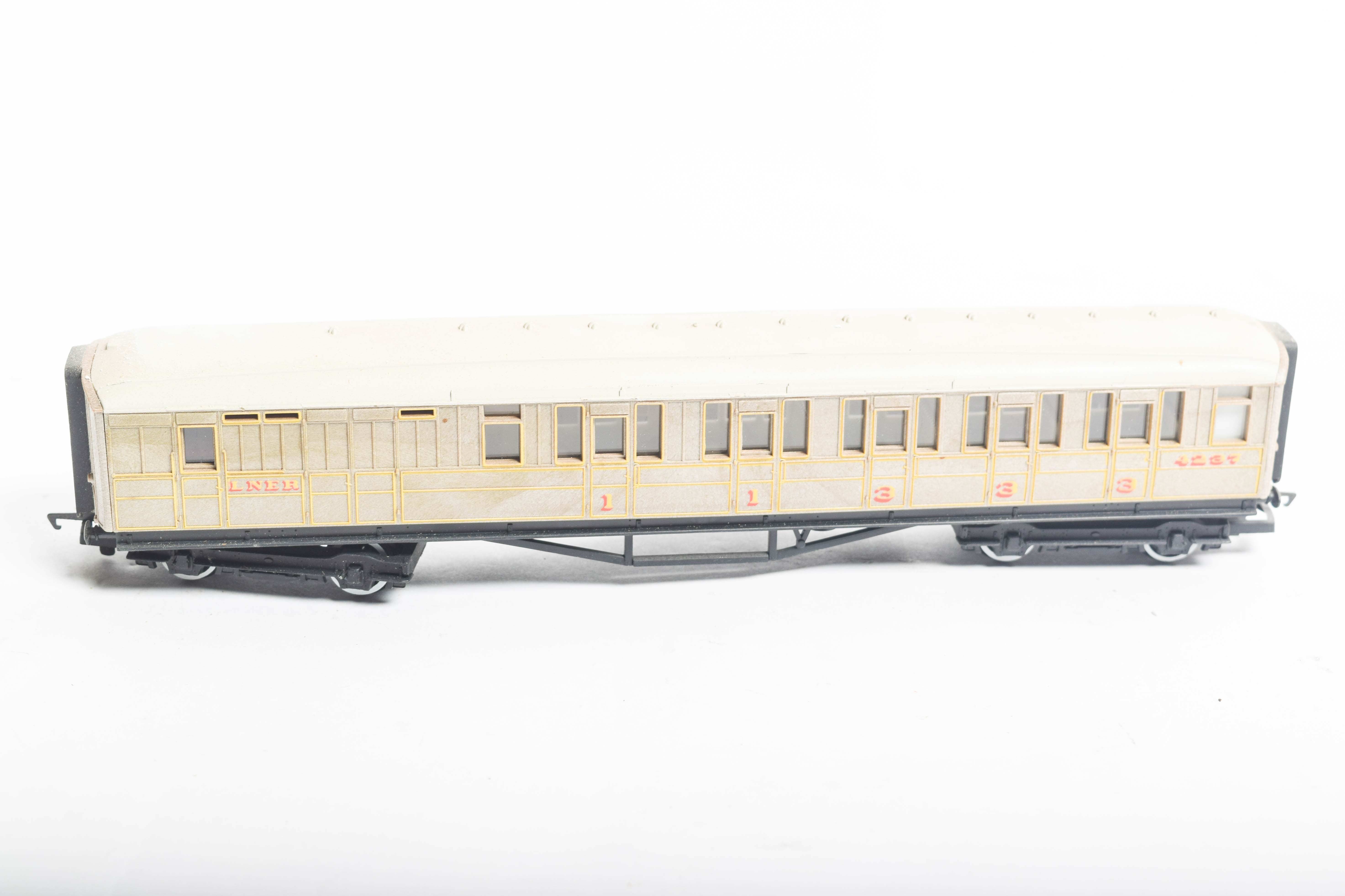 LNER by Hornby OO Scale Passenger Car Set