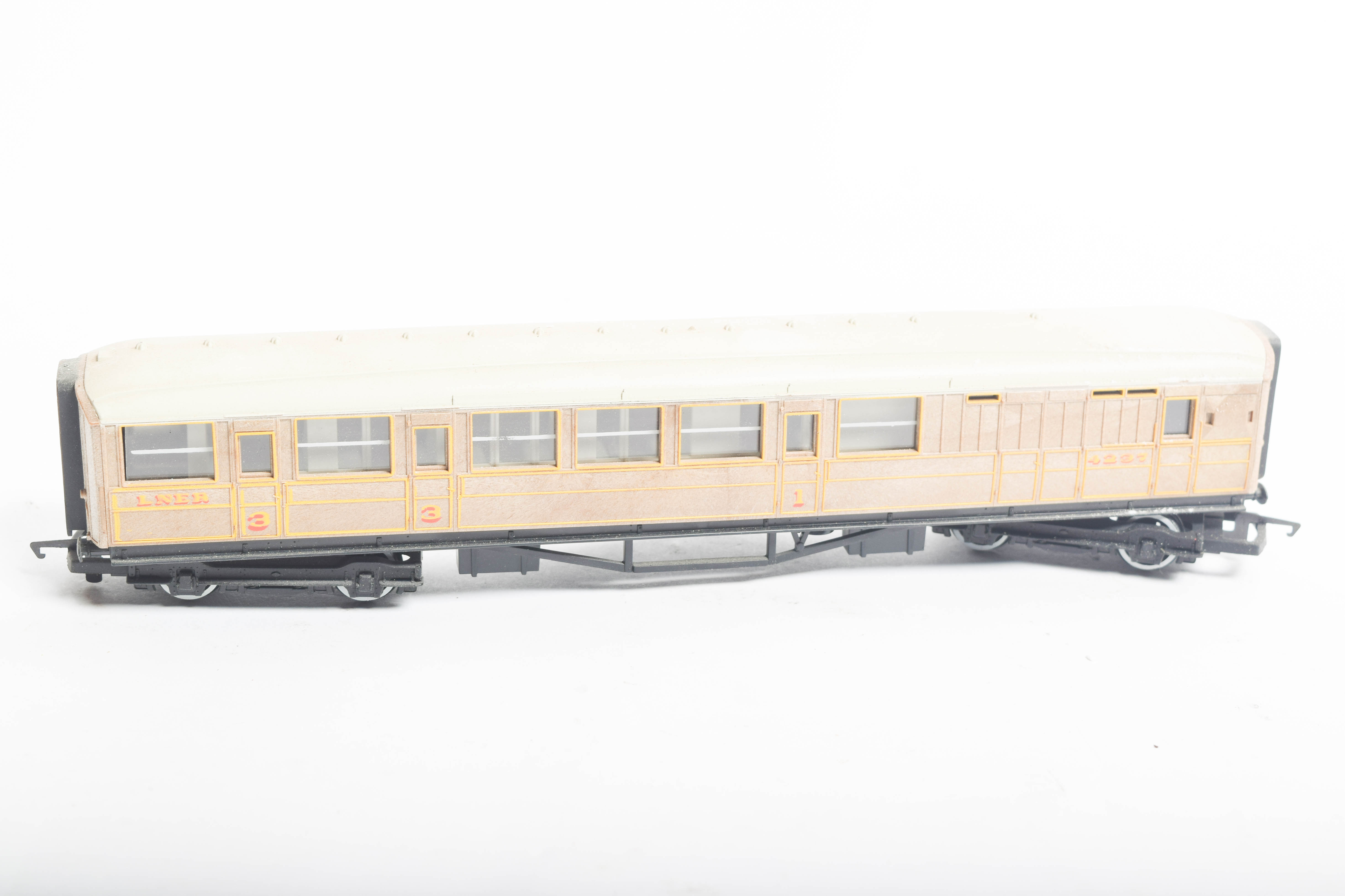 LNER by Hornby OO Scale Passenger Car Set
