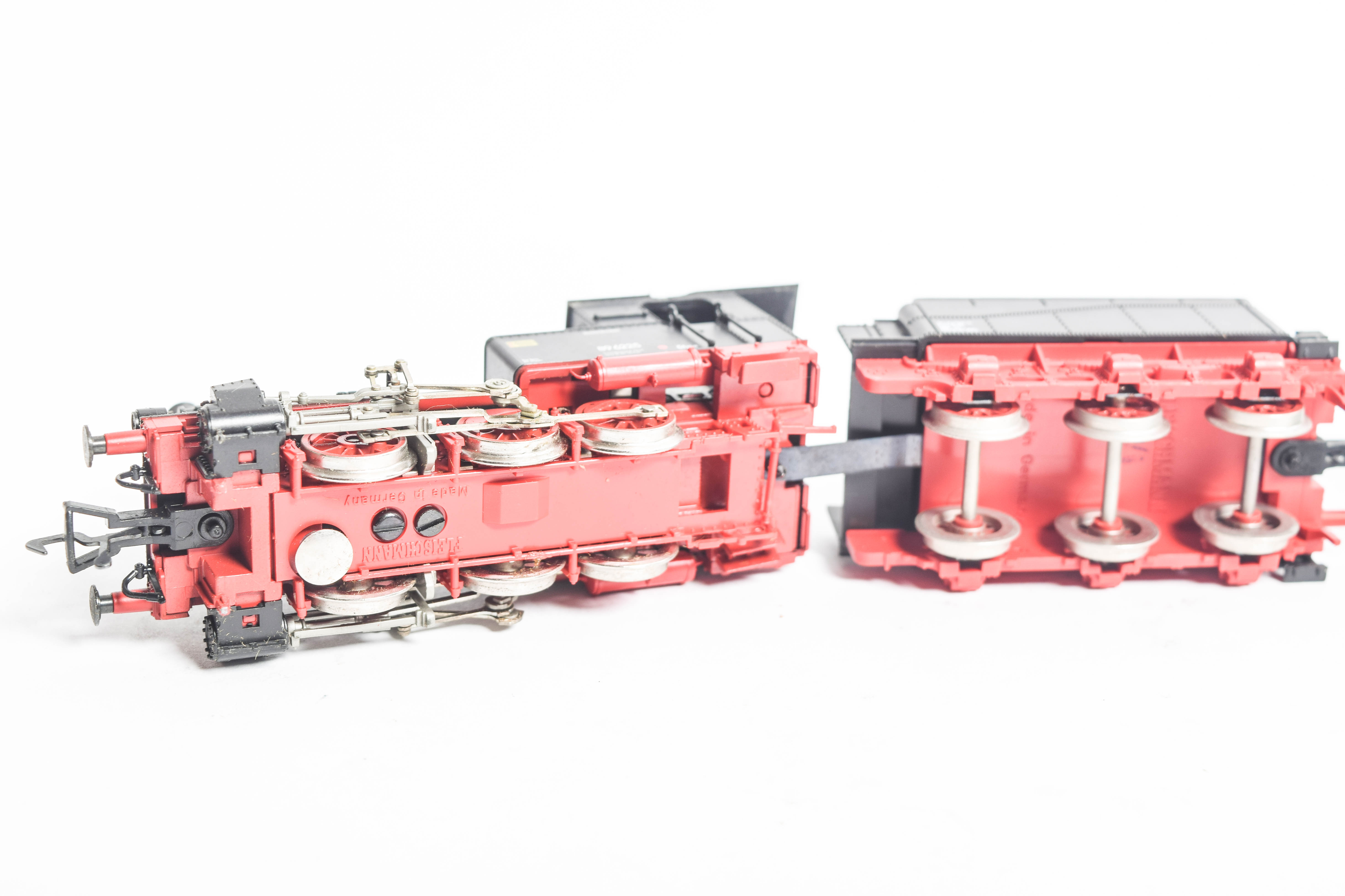 Vintage Fleischman OO/HO Scale Engine and Passenger Cars