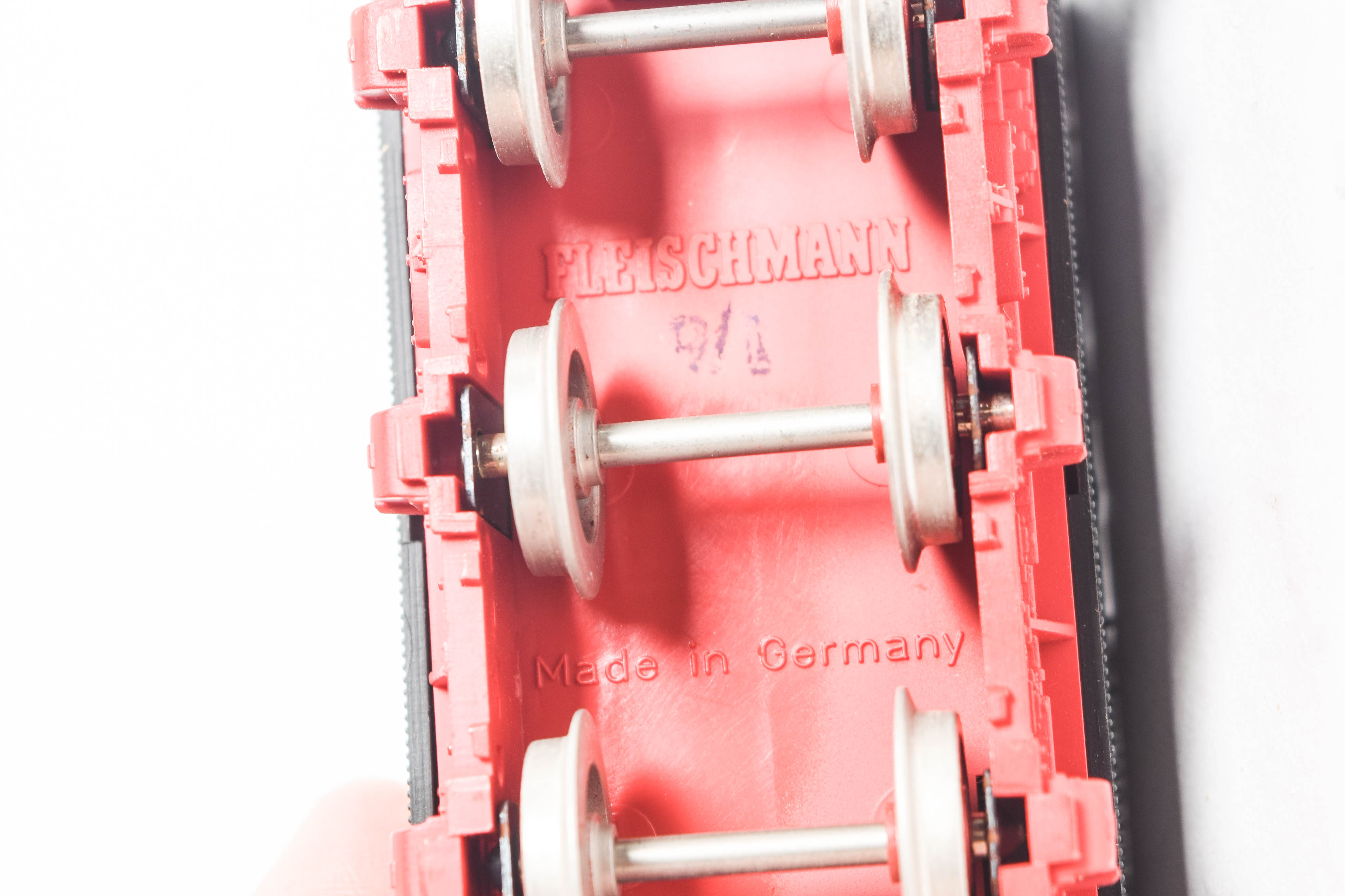 Vintage Fleischman OO/HO Scale Engine and Passenger Cars