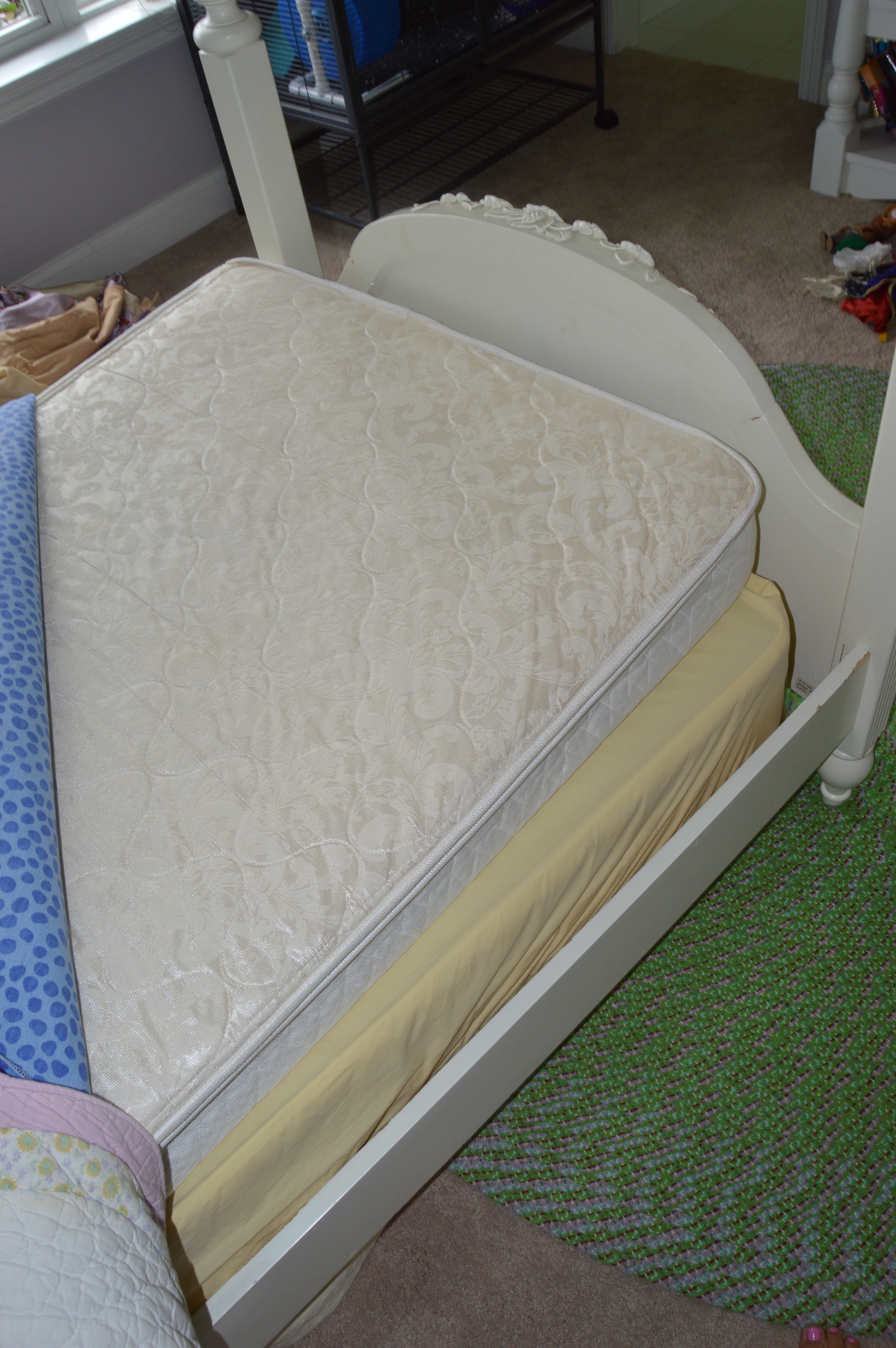 Shabby Chic Style Twin Size Poster Bed, Quilt, and Accessories