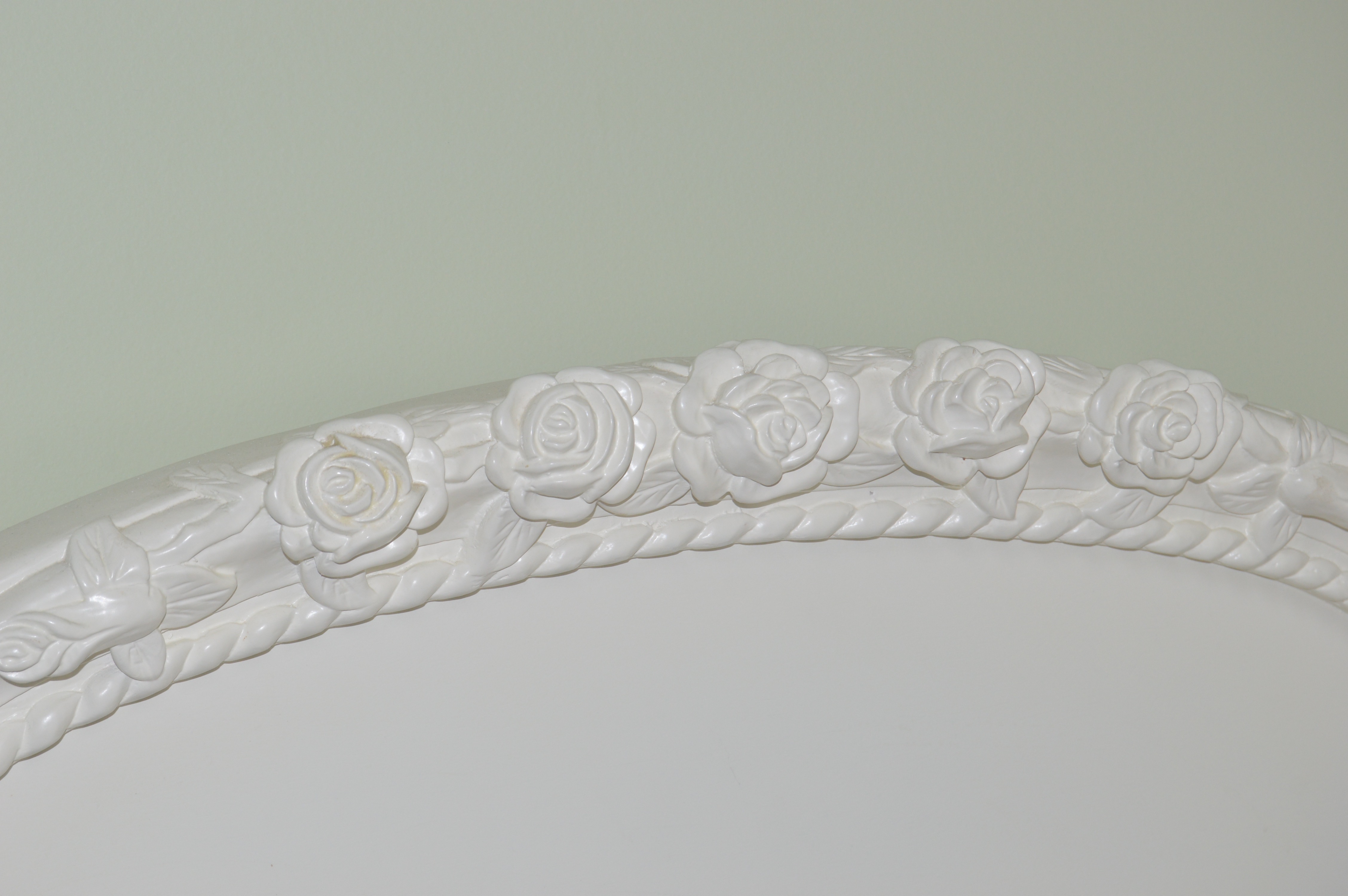 Shabby Chic Style Twin Size Poster Bed, Quilt, and Accessories