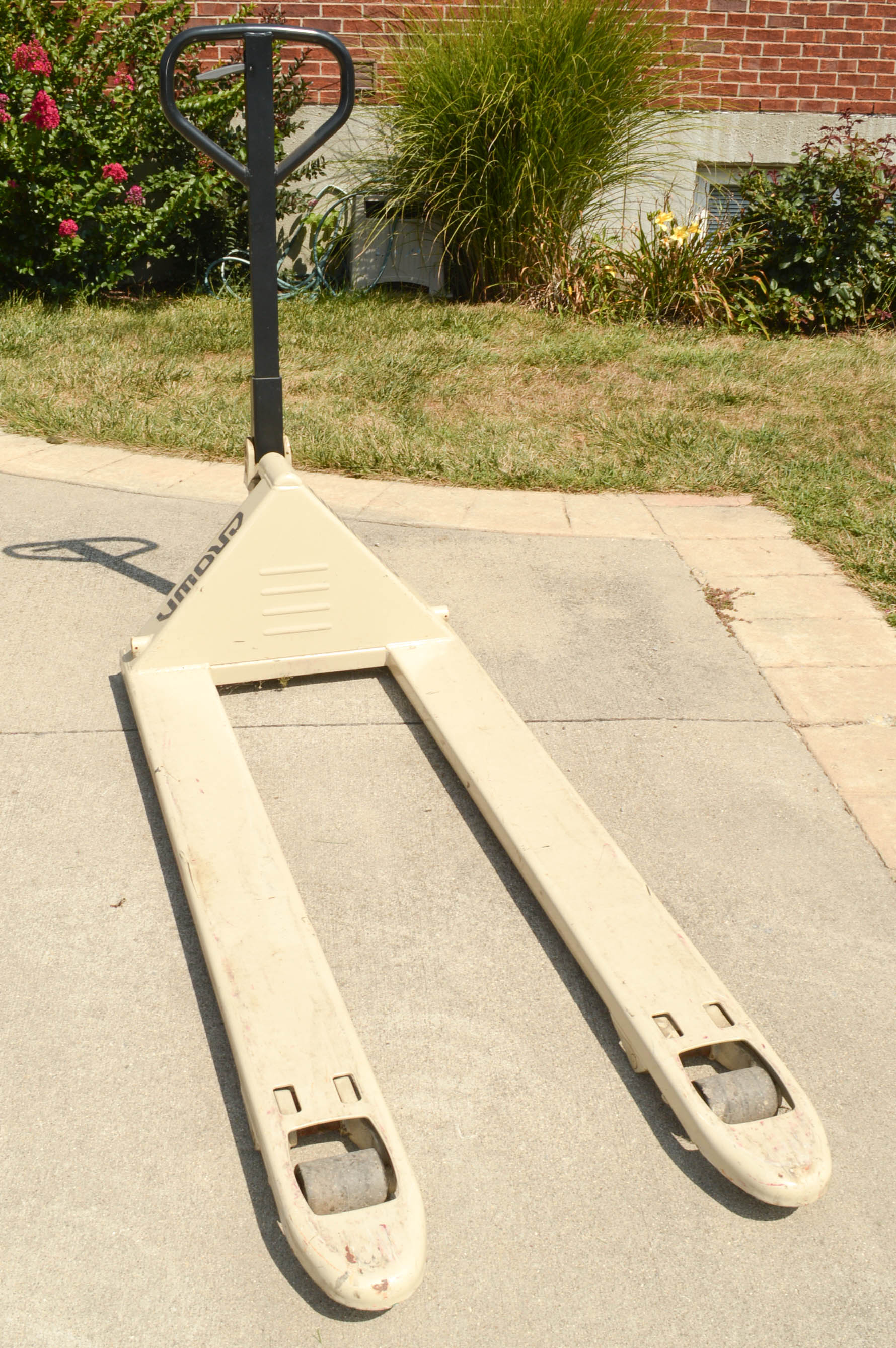 Crown Industrial-Grade Pallet Jack