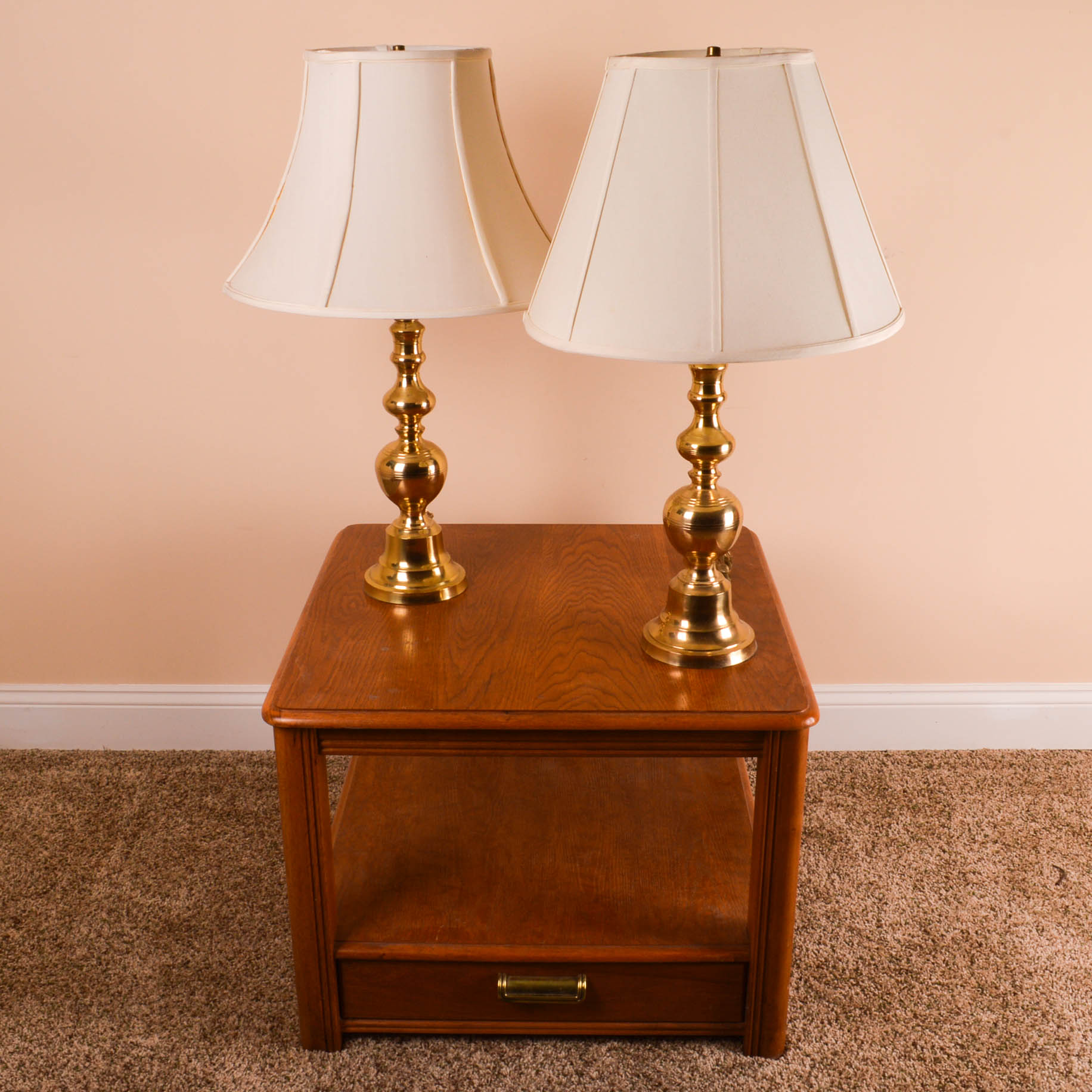 Broyhill End Table With Table Lamps