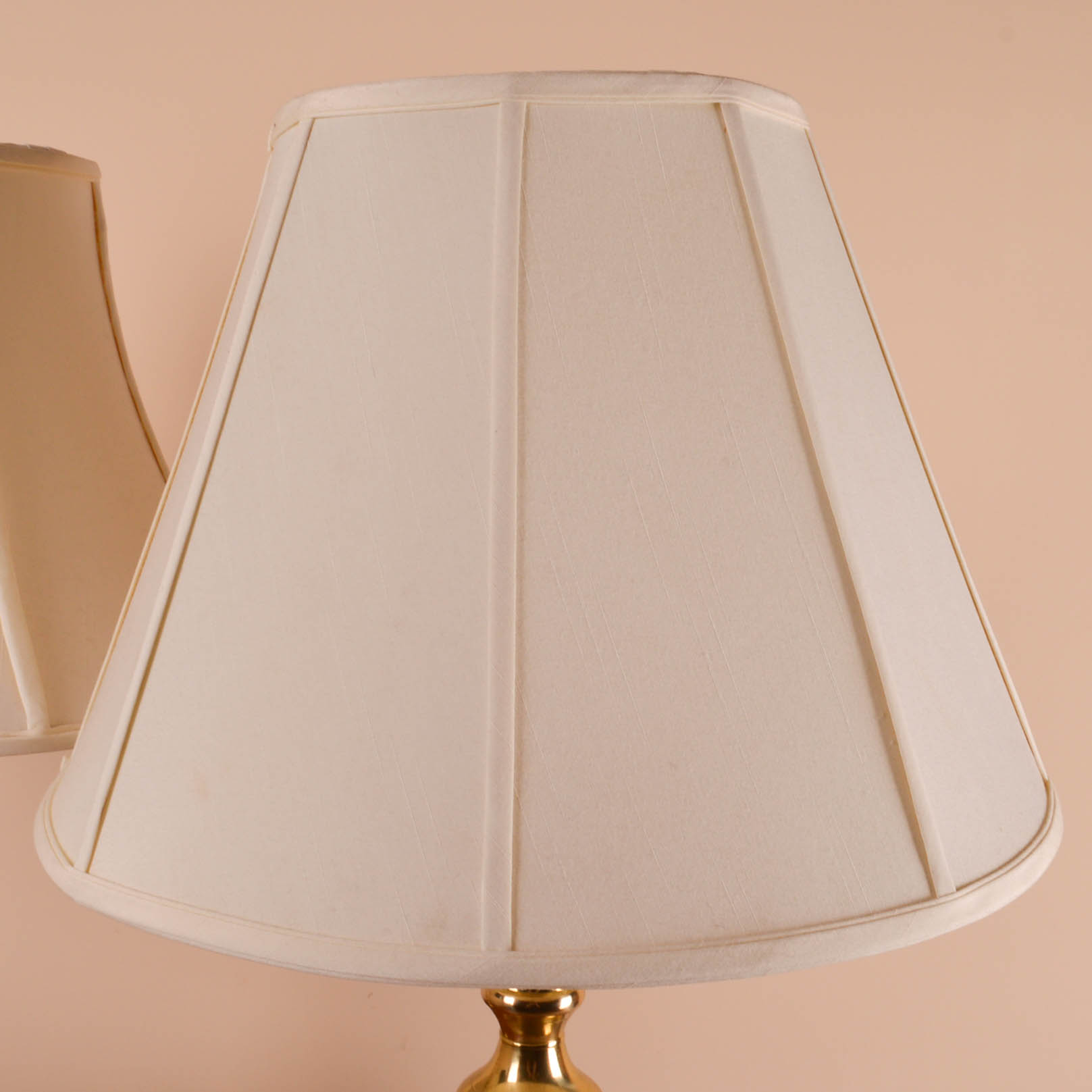 Broyhill End Table With Table Lamps