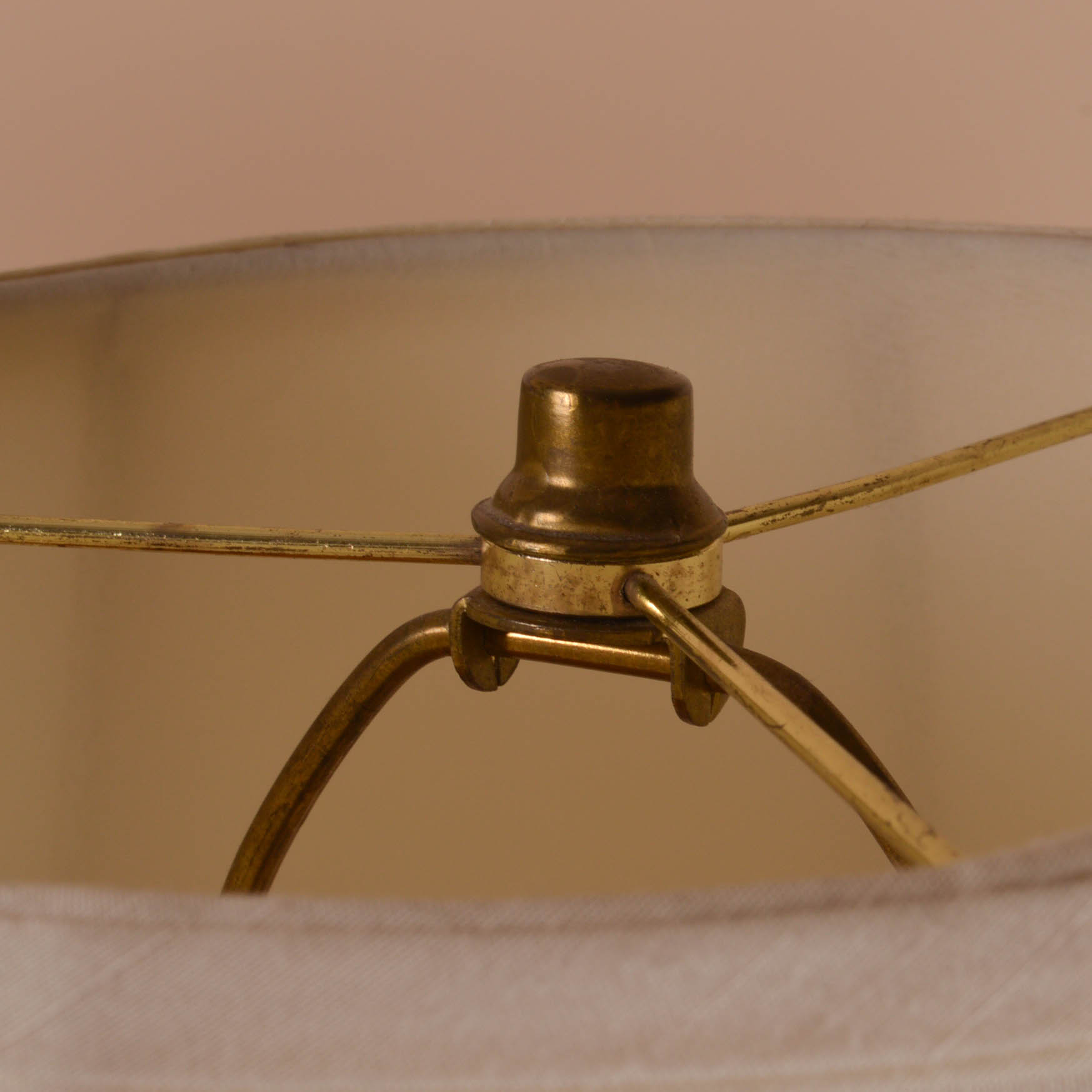 Broyhill End Table With Table Lamps