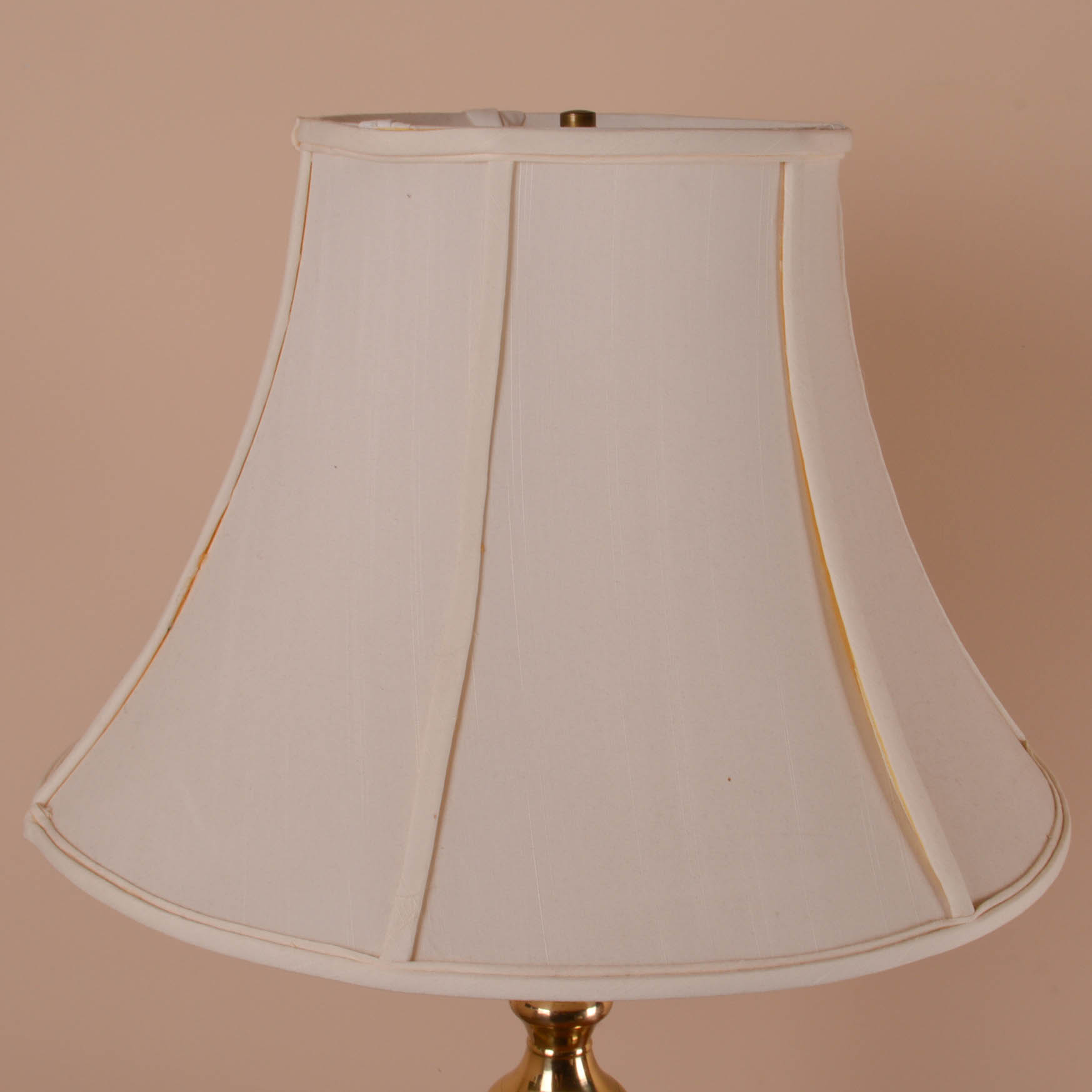 Broyhill End Table With Table Lamps