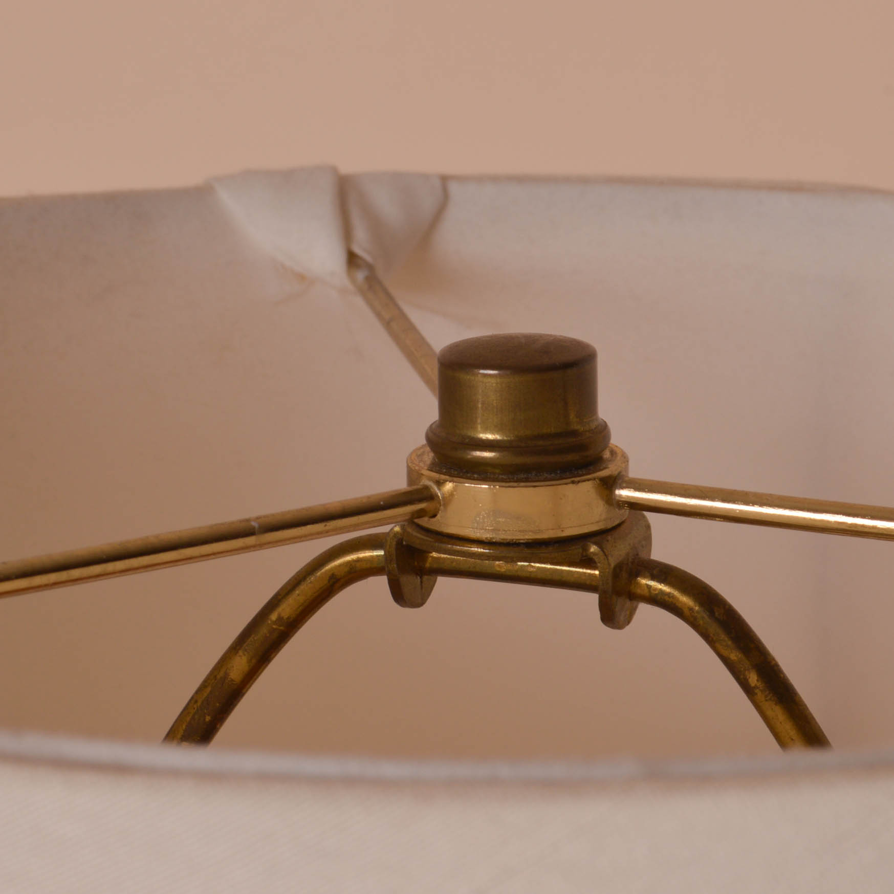 Broyhill End Table With Table Lamps