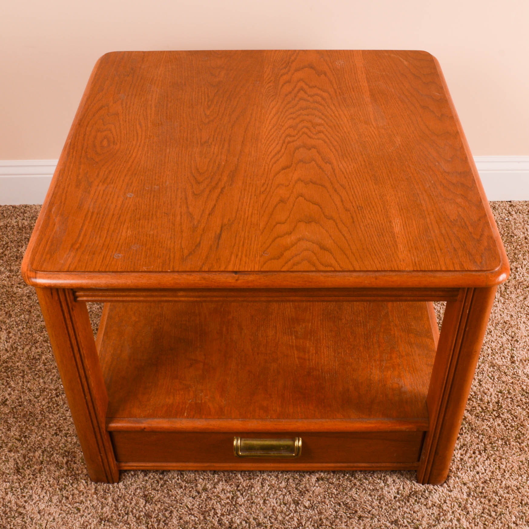 Broyhill End Table With Table Lamps