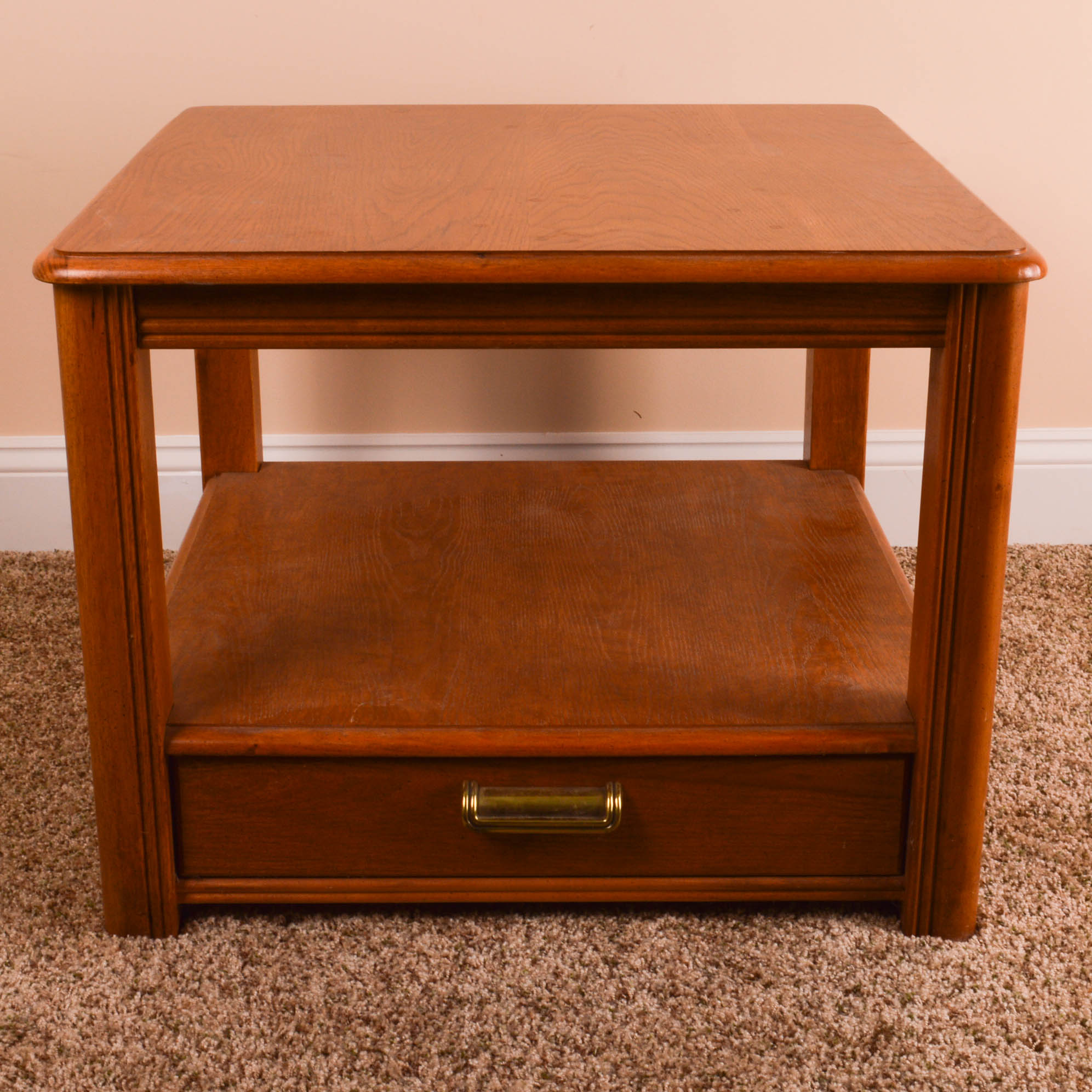 Broyhill End Table With Table Lamps