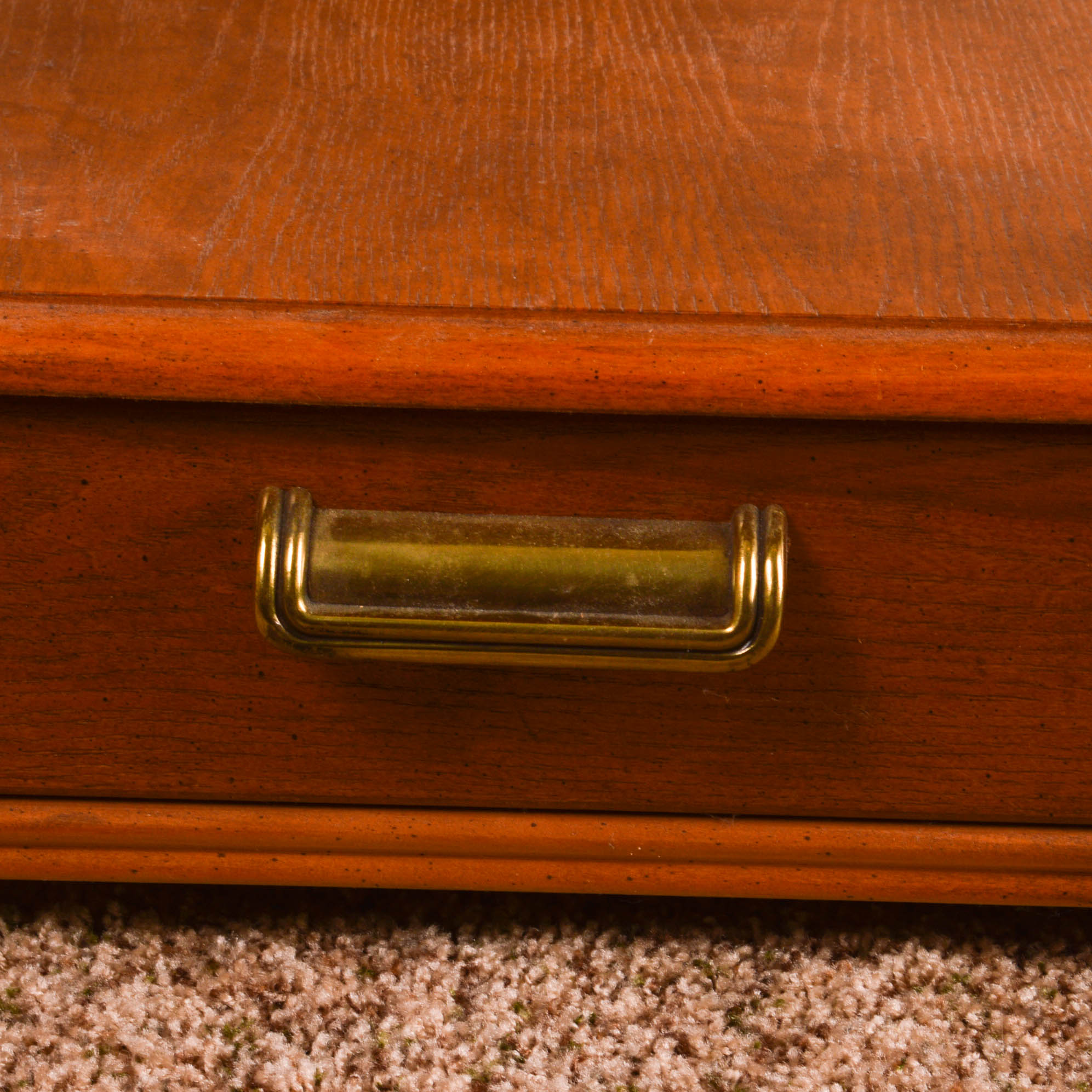 Broyhill End Table With Table Lamps