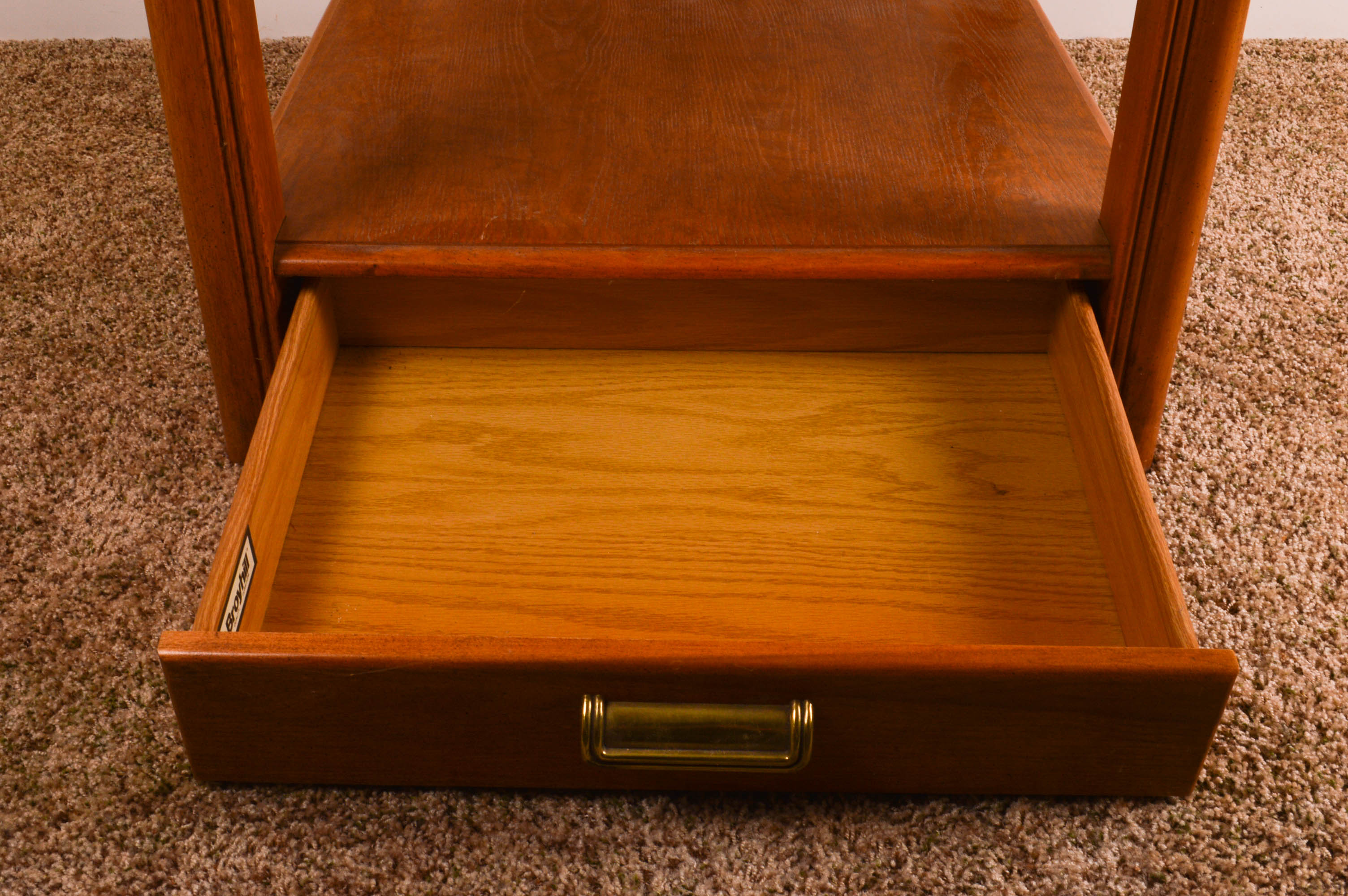 Broyhill End Table With Table Lamps