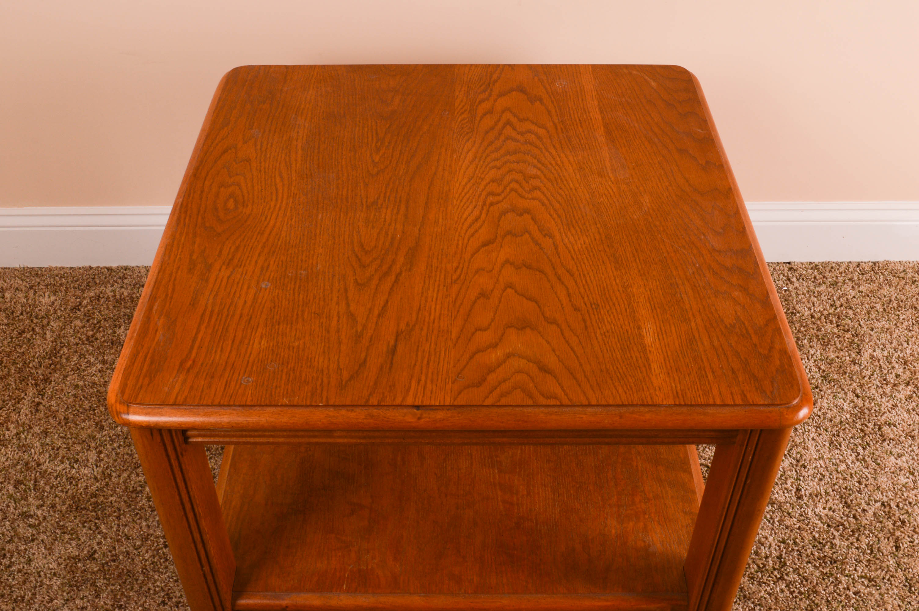 Broyhill End Table With Table Lamps