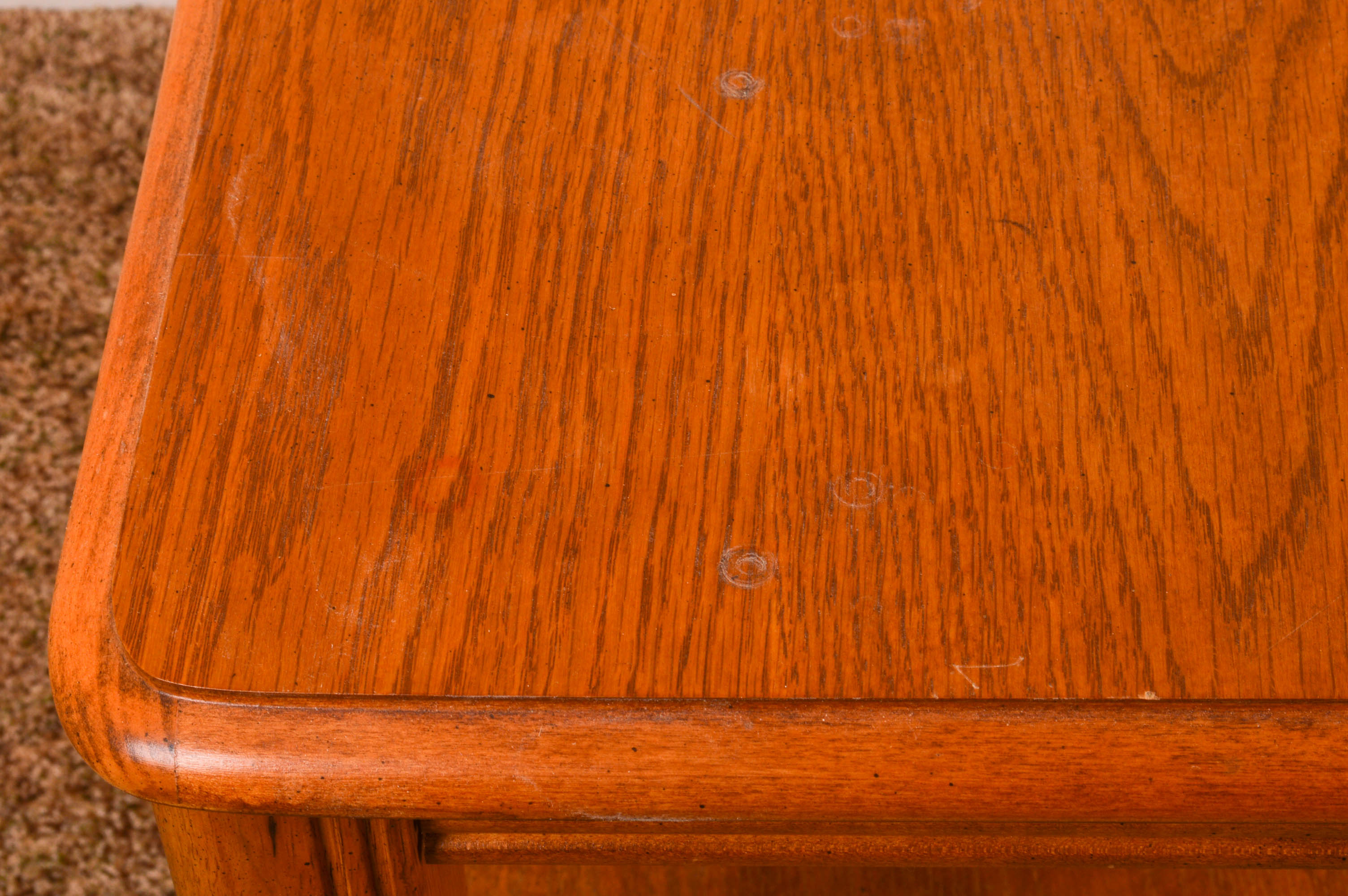 Broyhill End Table With Table Lamps