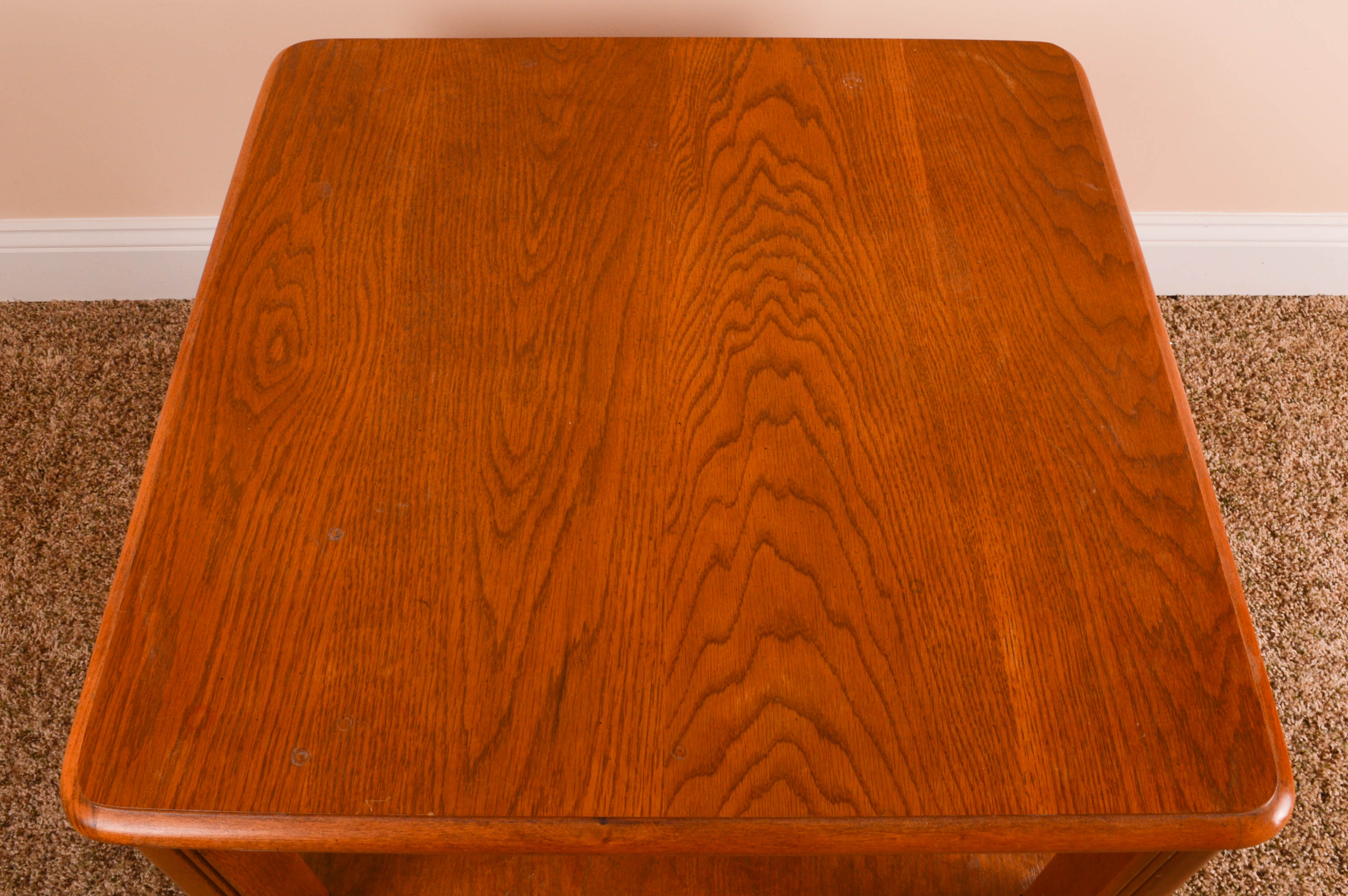 Broyhill End Table With Table Lamps