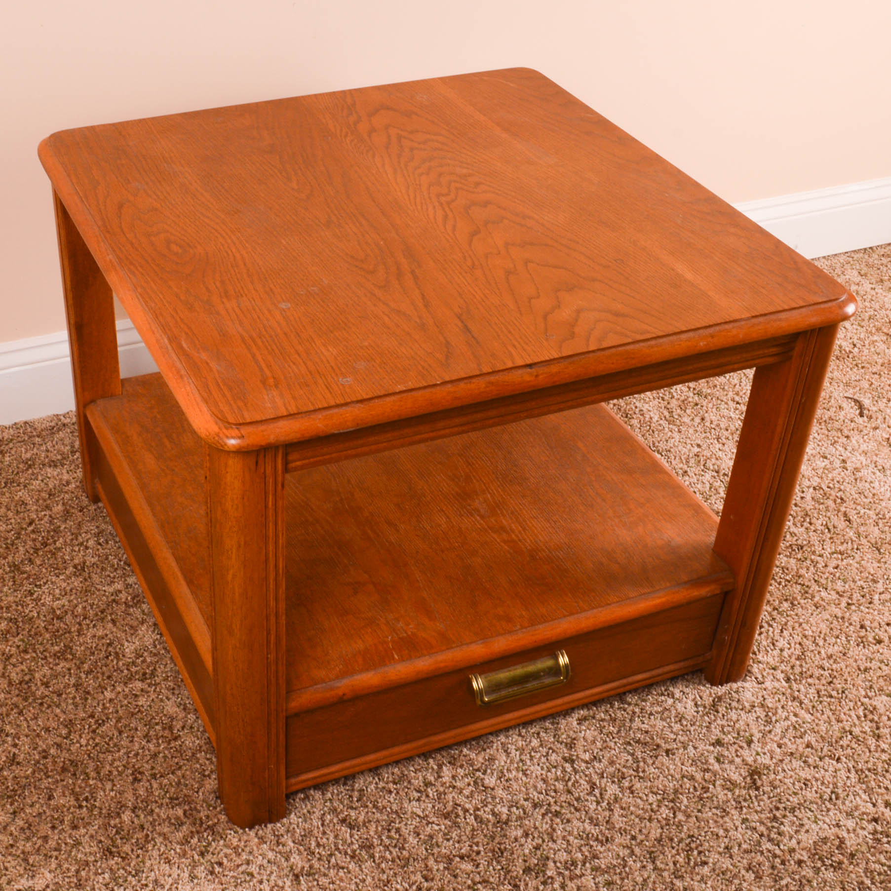 Broyhill End Table With Table Lamps