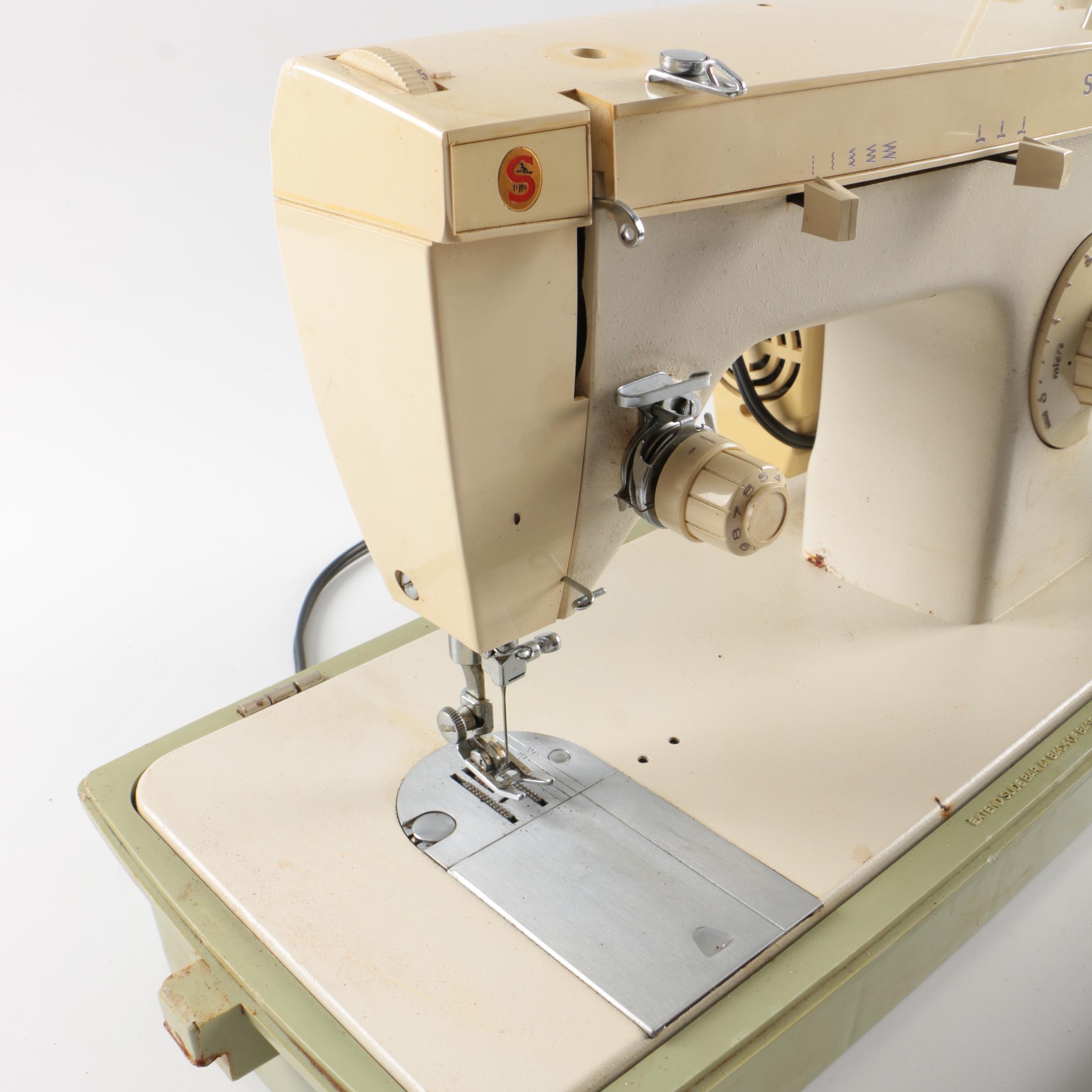 Vintage Singer Fashion Mate Sewing Machine