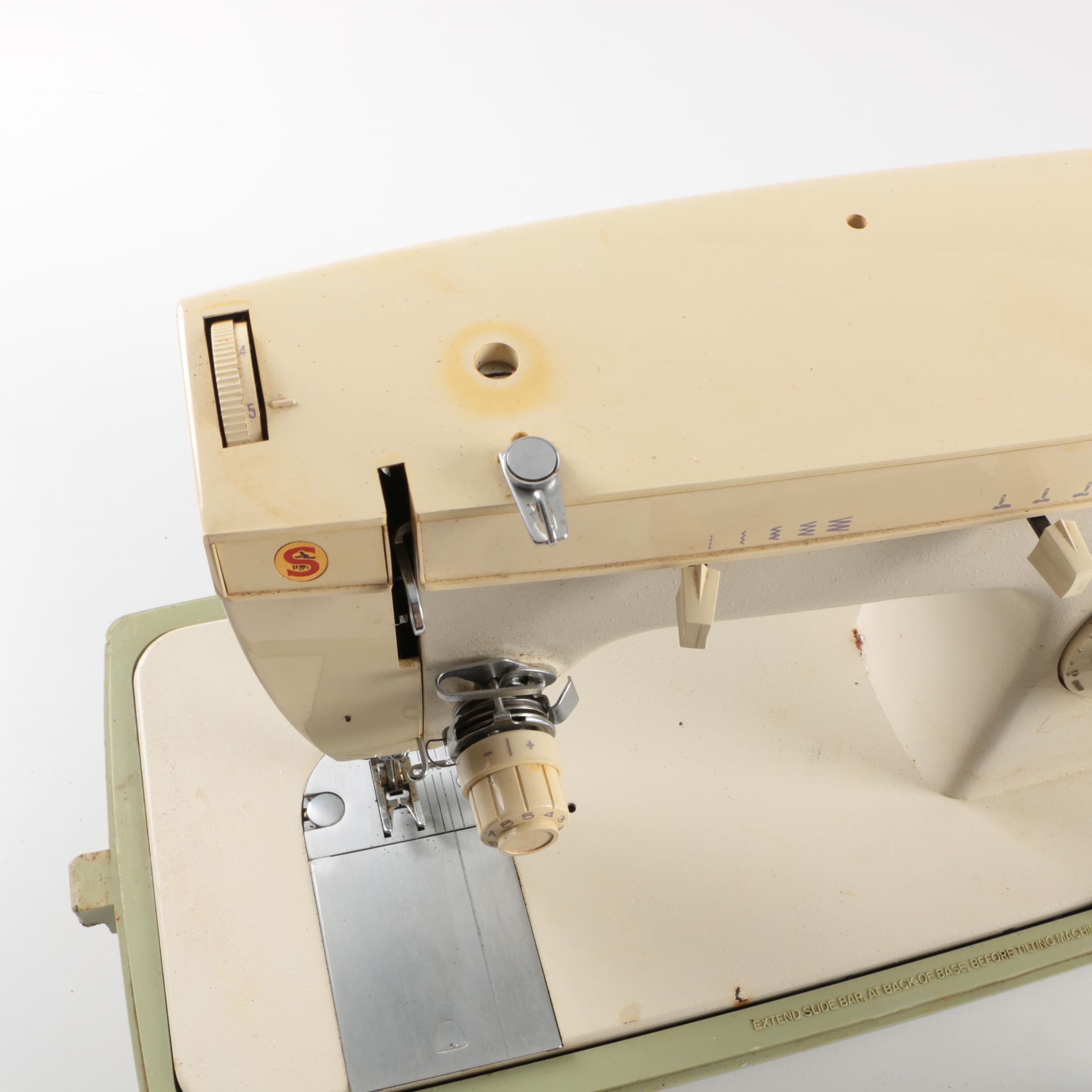 Vintage Singer Fashion Mate Sewing Machine