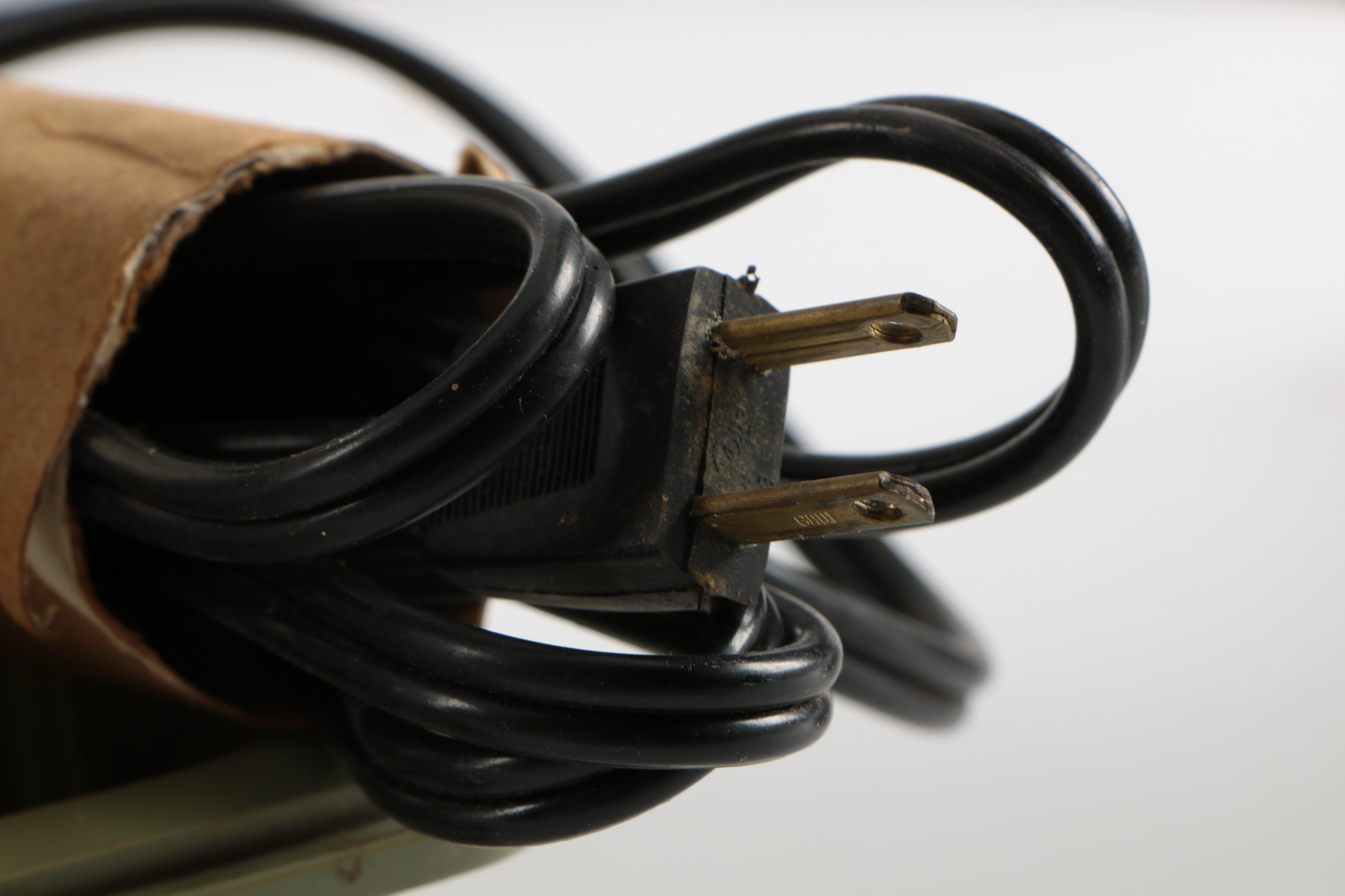 Vintage Singer Fashion Mate Sewing Machine